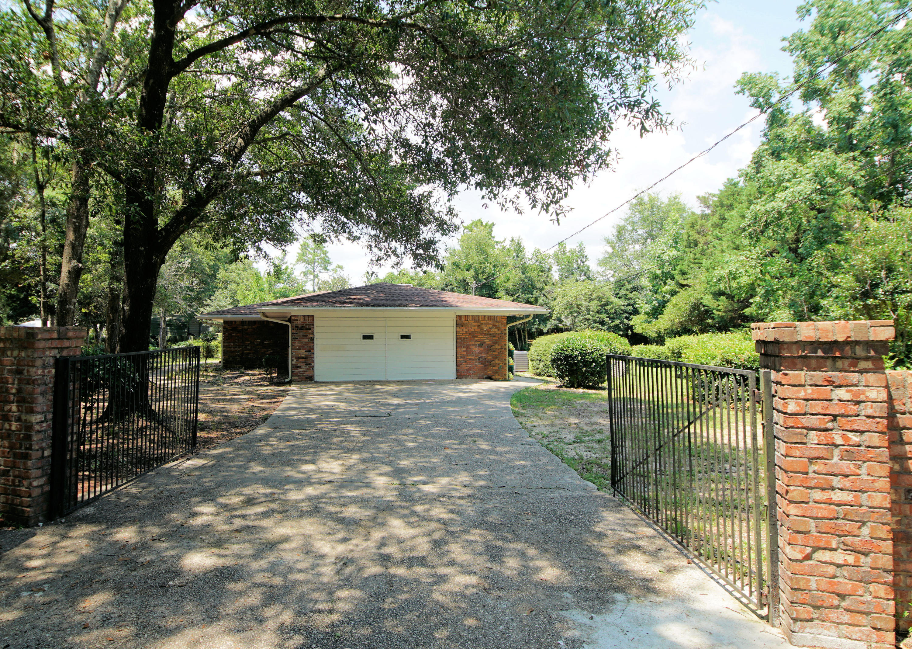 BAYOU POQUITO - Residential