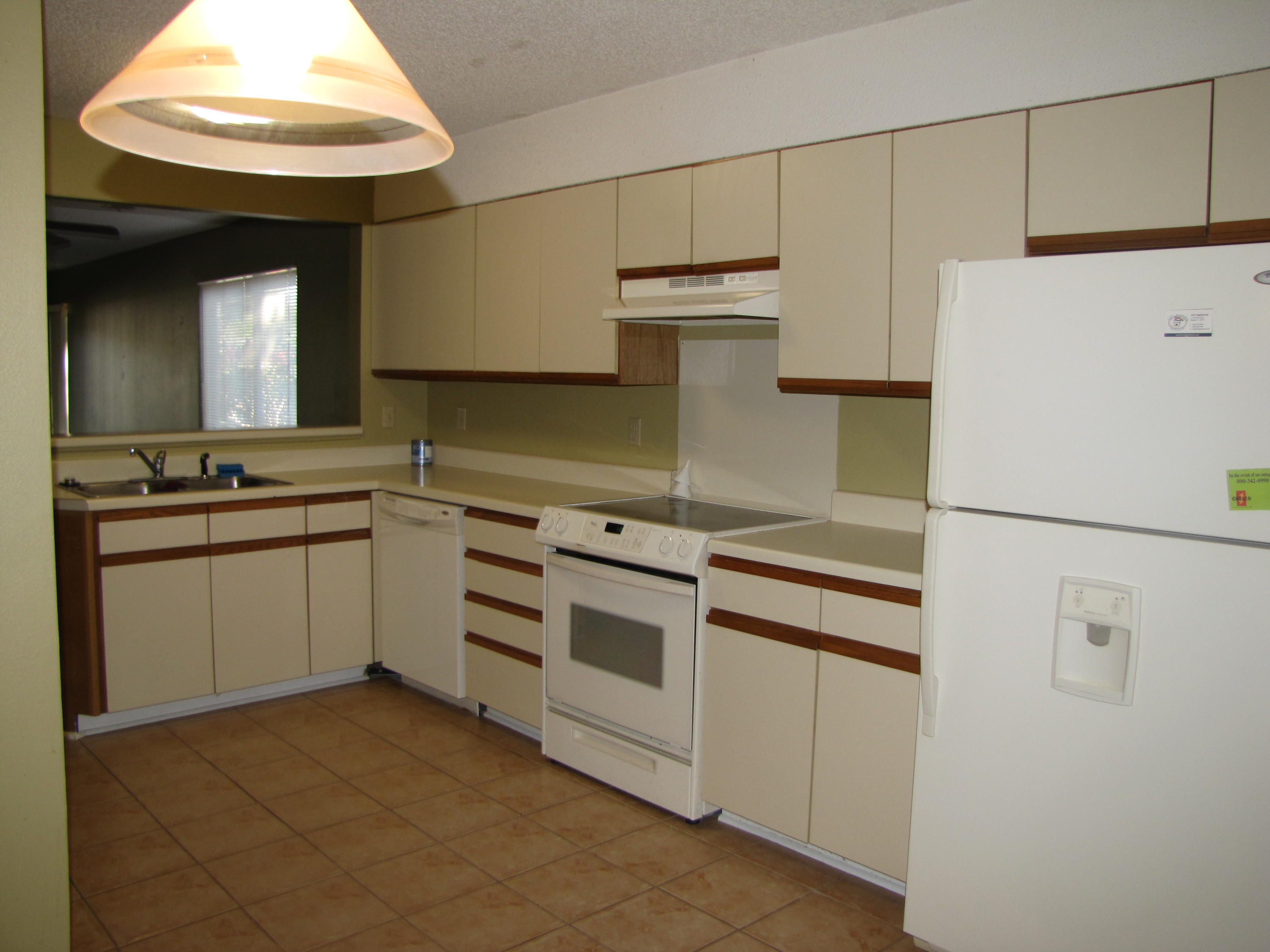 LAKESIDE CONDO AT BLUEWATER BA - Residential