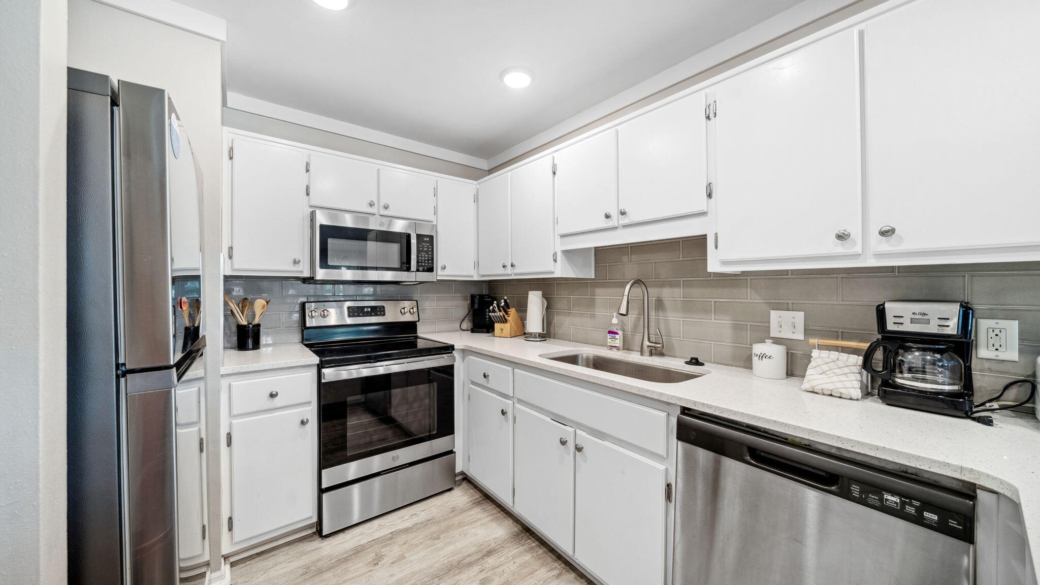 BEACHSIDE VILLAS CONDO - Residential