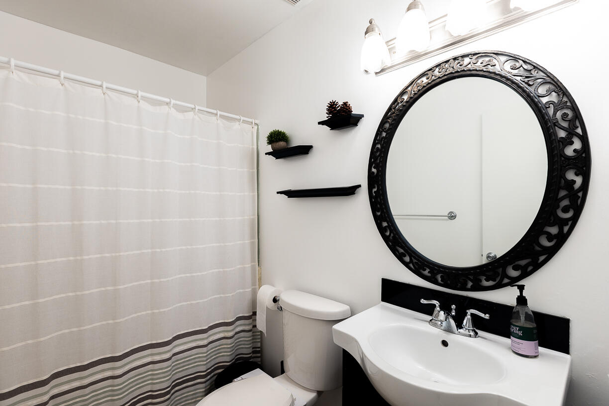 CASA LOMA S/D - Residential Lease
