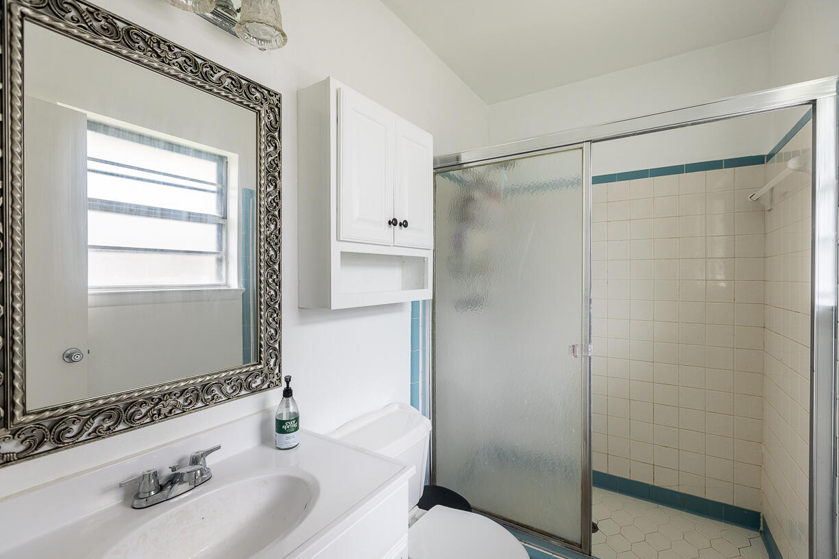 CASA LOMA S/D - Residential Lease