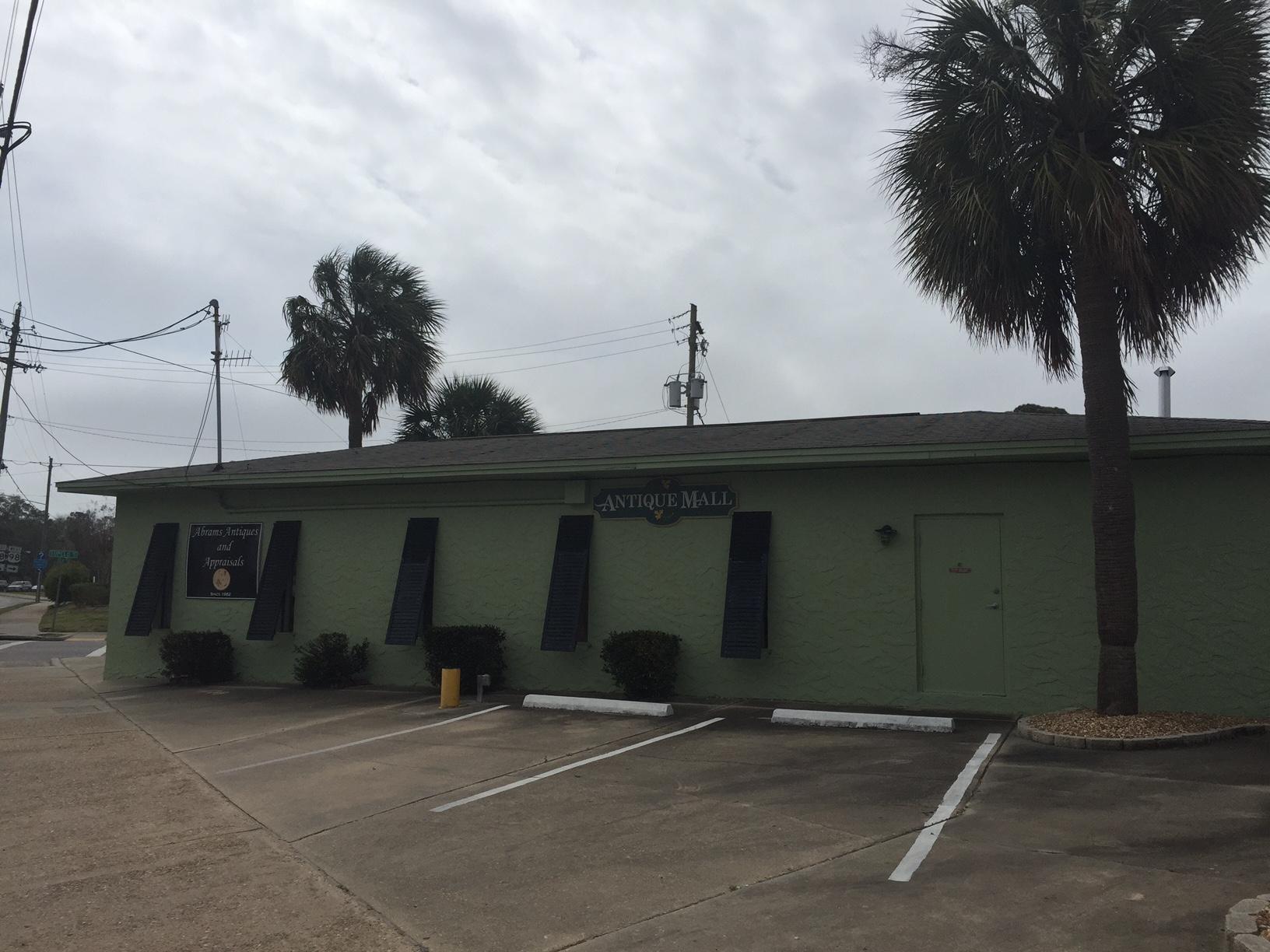 BEAUTIFUL PROFESSIONAL BUILDING THAT IS LOCATED VERY CLOSE TO HWY 98 AND DOWNTOWN FORT WALTON BEACH. IT HAS BEEN USED AS A RETAIL LOCATION FOR YEARS, BUT WOULD ALSO MAKE A GREAT OFFICE FOR AN ATTORNEY, CPA, DOCTOR, INSURANCE AGENT, ETC. THERE IS PARKING ON BOTH SIDES OF THE BUILDING AND A FENCED AREA IN THE BACK.