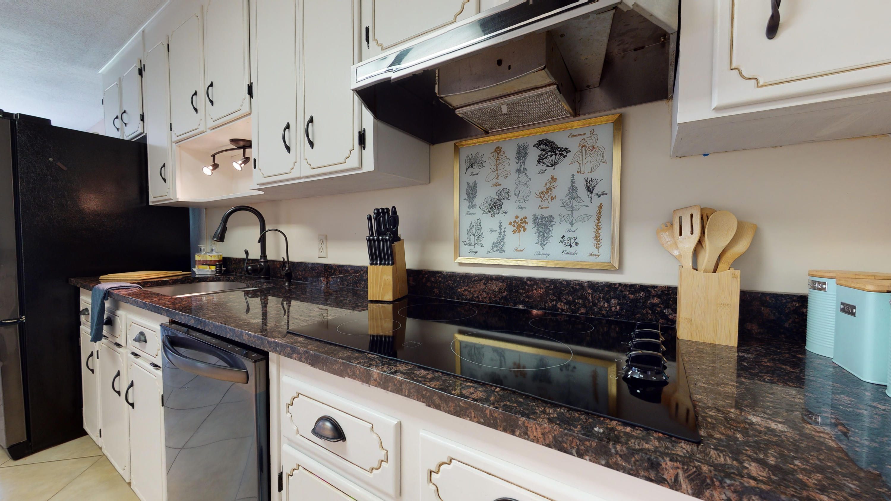 TEN LAKE ESTATES UNIT 1 - Residential