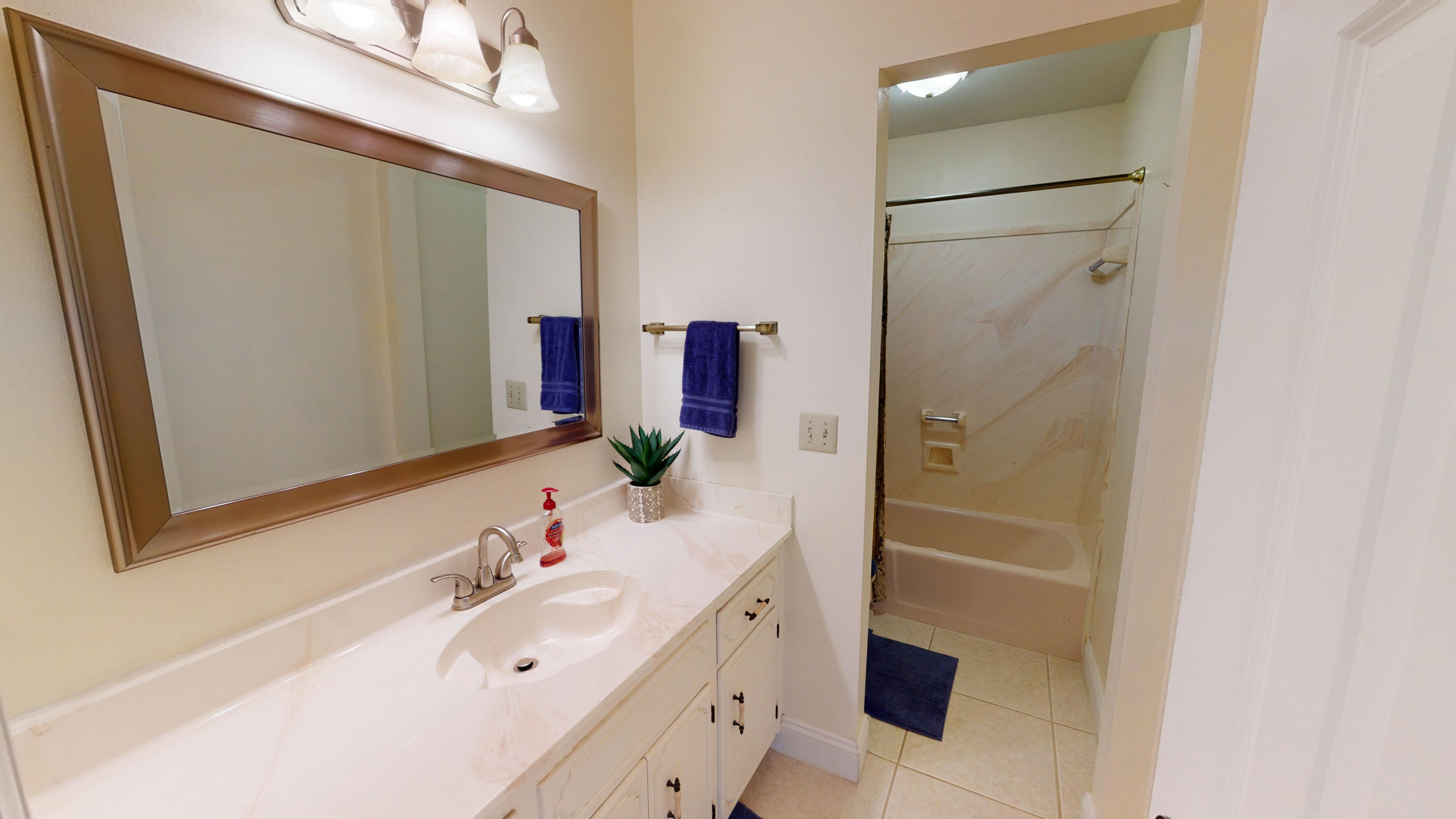 TEN LAKE ESTATES UNIT 1 - Residential