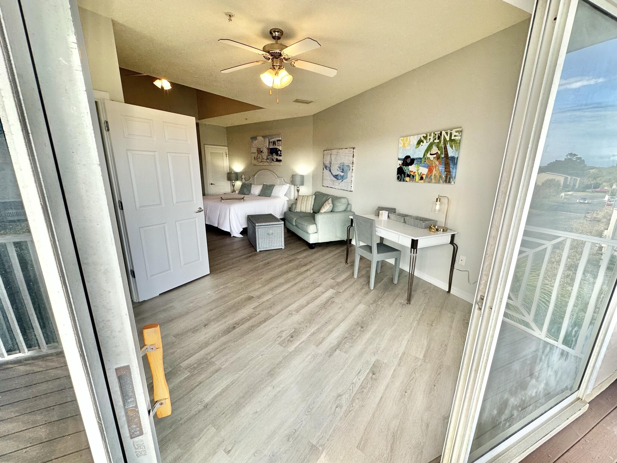 BEACH POINTE T/H REPLAT LOT 1 BLK 8 - Residential