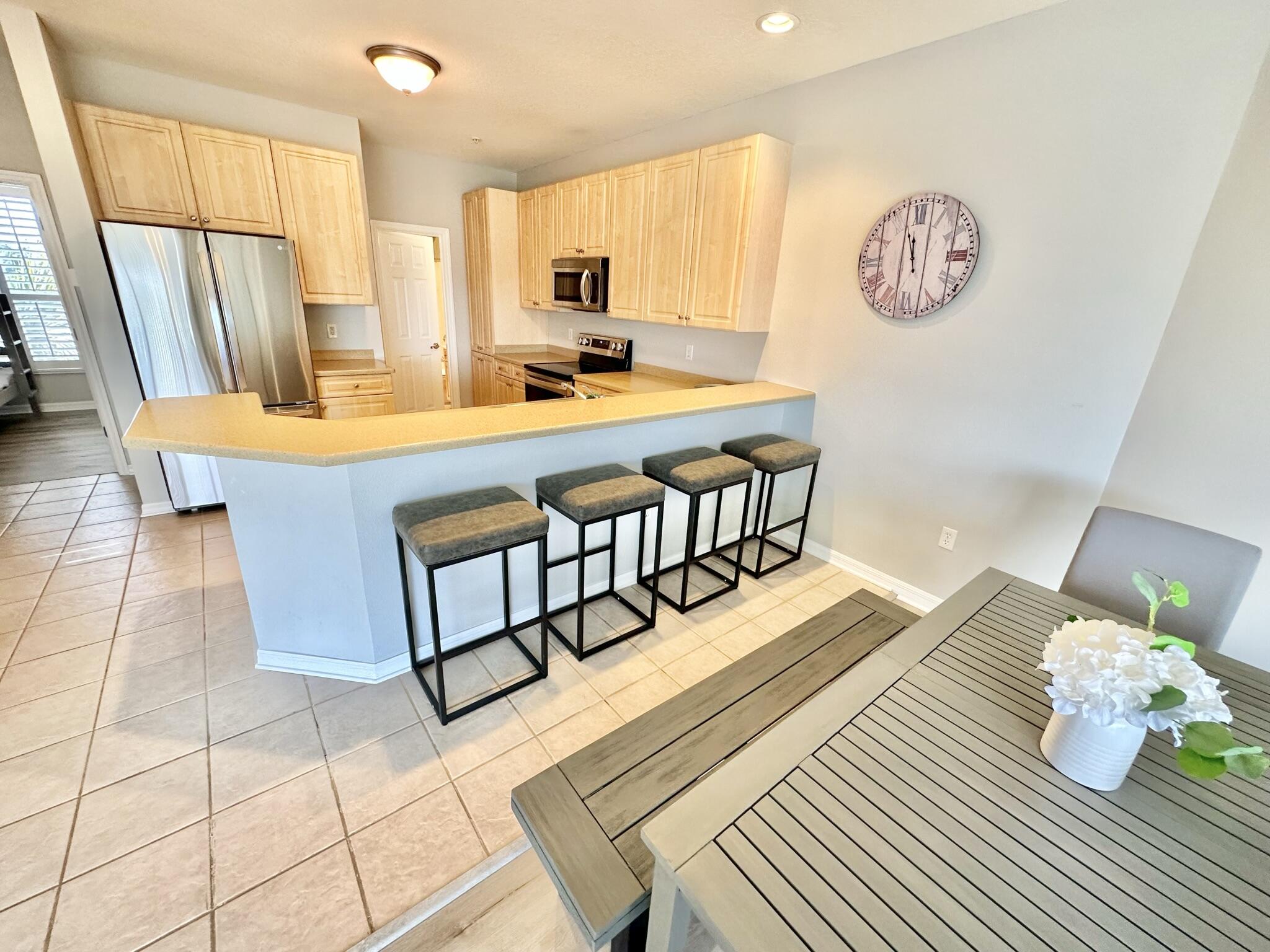 BEACH POINTE T/H REPLAT LOT 1 BLK 8 - Residential