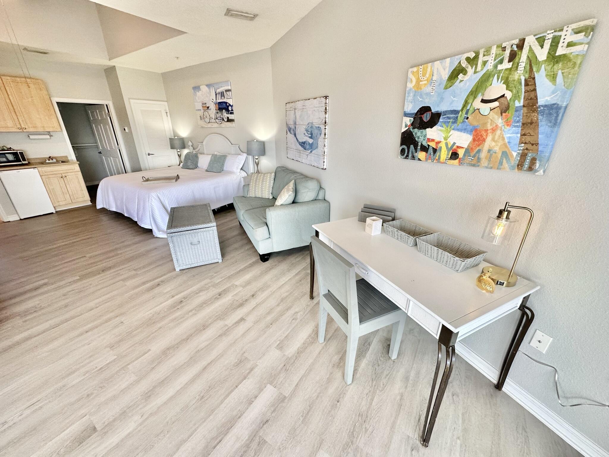 BEACH POINTE T/H REPLAT LOT 1 BLK 8 - Residential