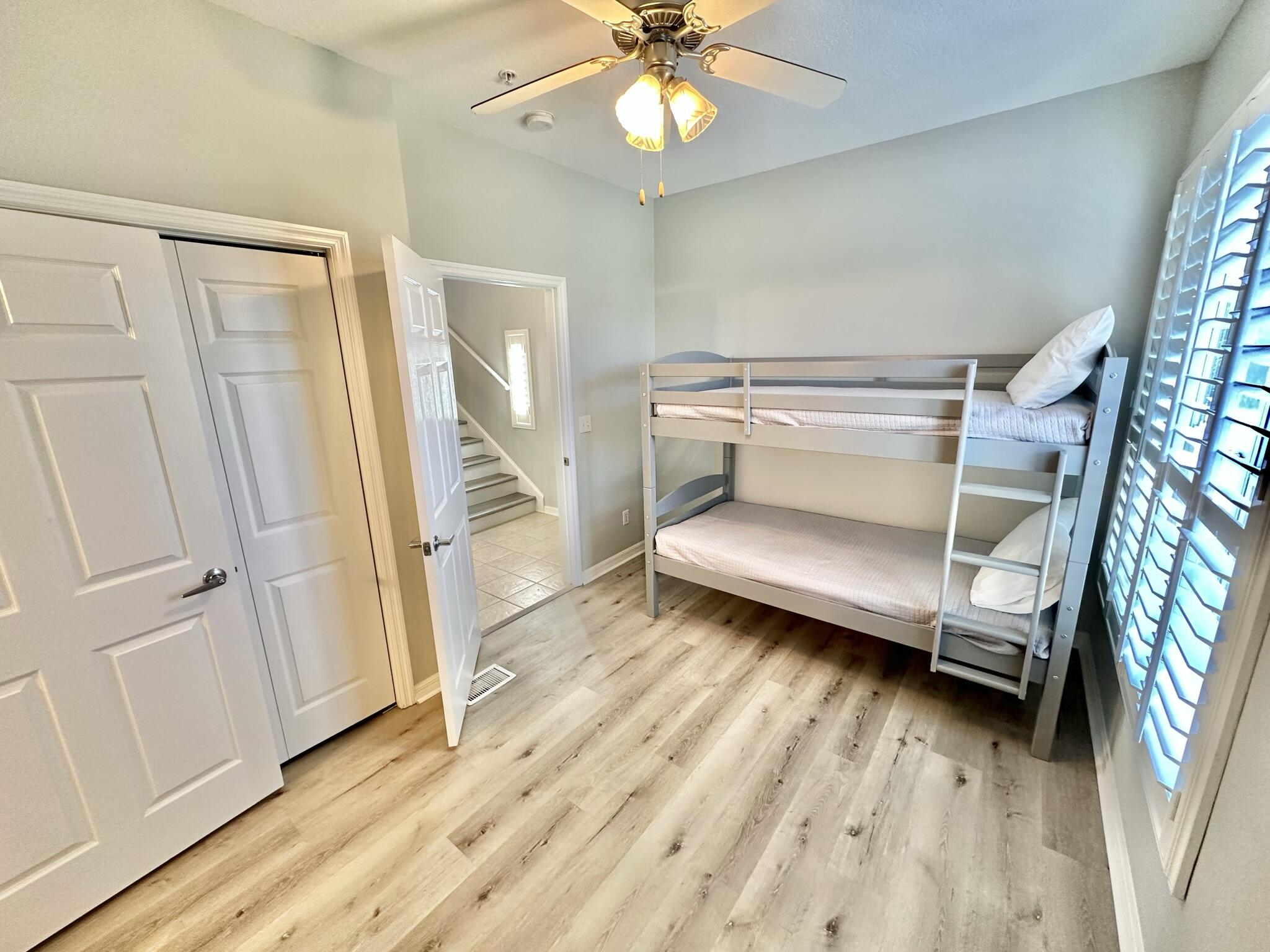 BEACH POINTE T/H REPLAT LOT 1 BLK 8 - Residential