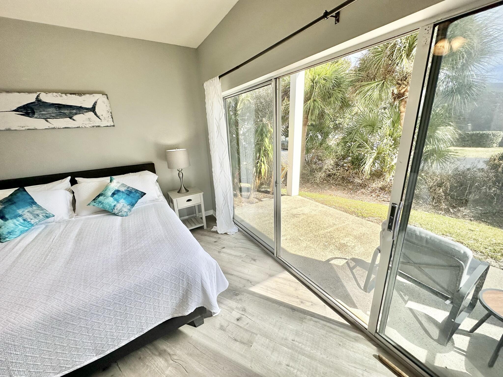 BEACH POINTE T/H REPLAT LOT 1 BLK 8 - Residential