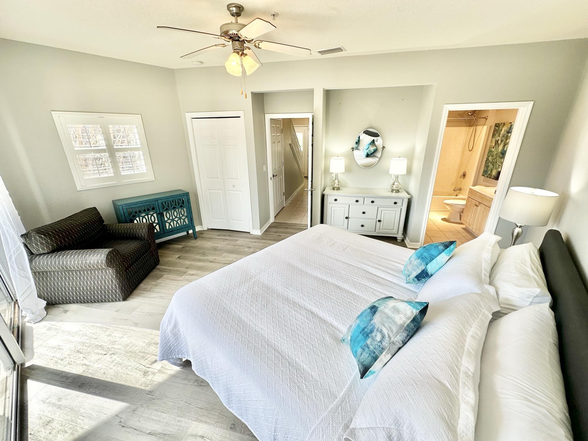 BEACH POINTE T/H REPLAT LOT 1 BLK 8 - Residential