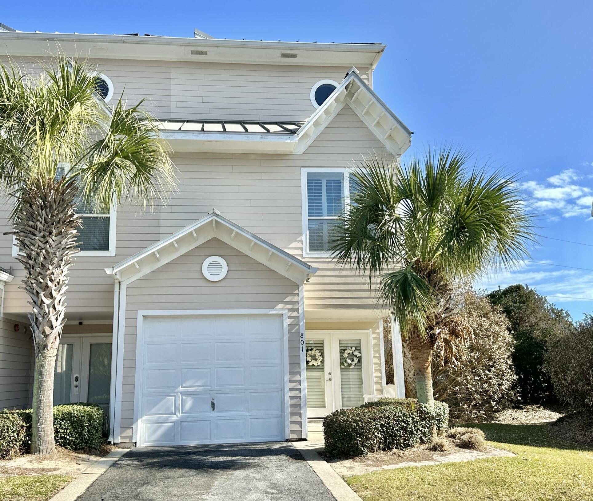 BEACH POINTE T/H REPLAT LOT 1 BLK 8 - Residential