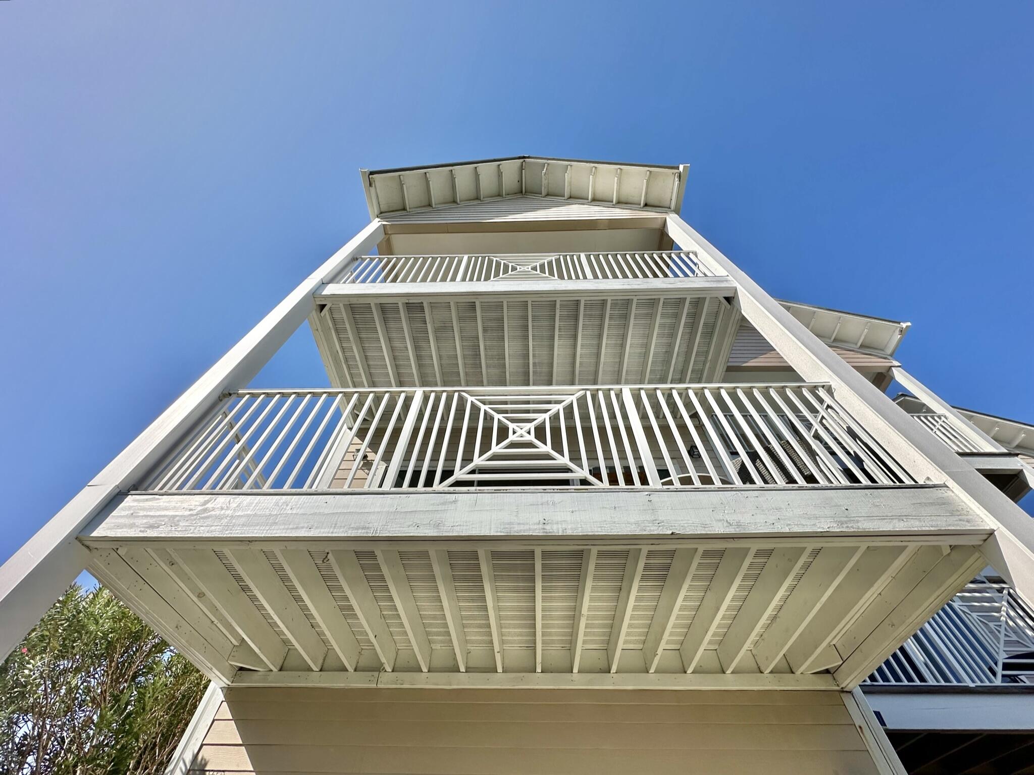 BEACH POINTE T/H REPLAT LOT 1 BLK 8 - Residential