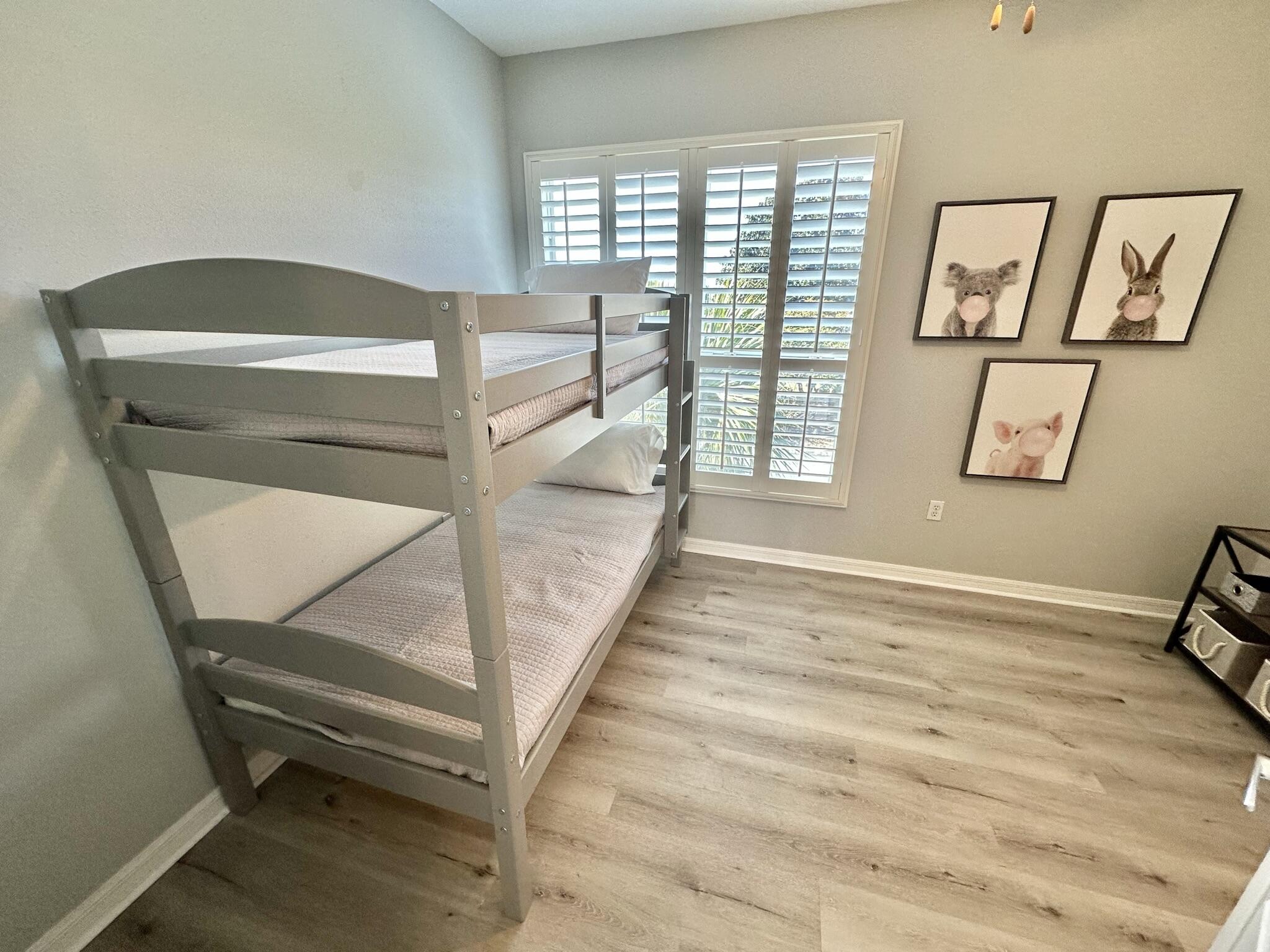 BEACH POINTE T/H REPLAT LOT 1 BLK 8 - Residential