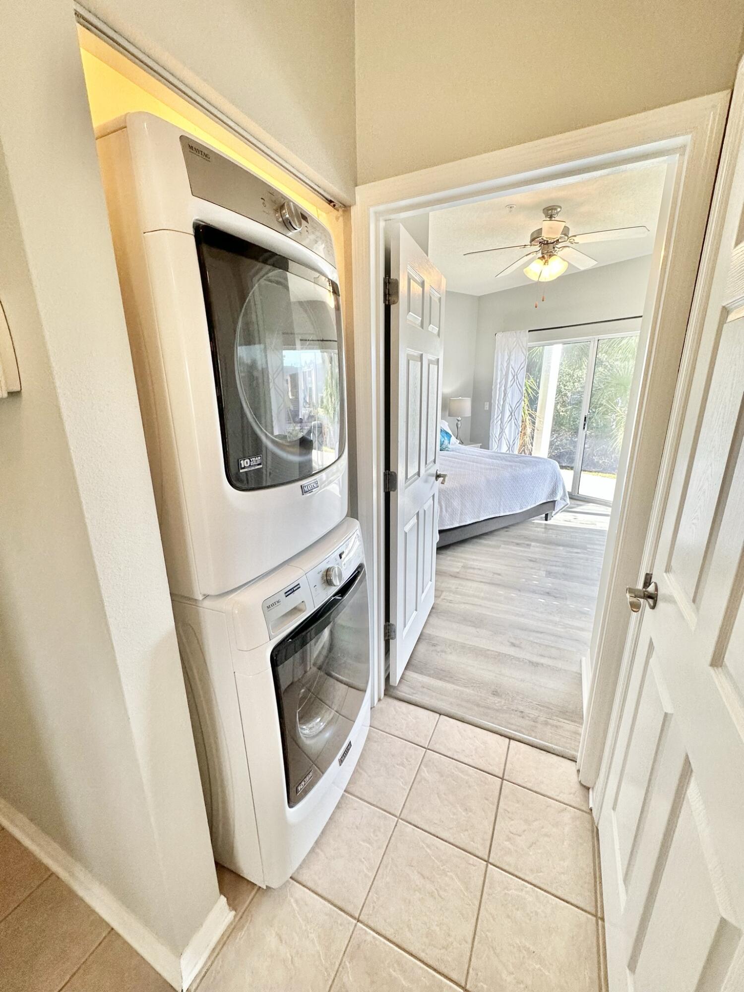 BEACH POINTE T/H REPLAT LOT 1 BLK 8 - Residential