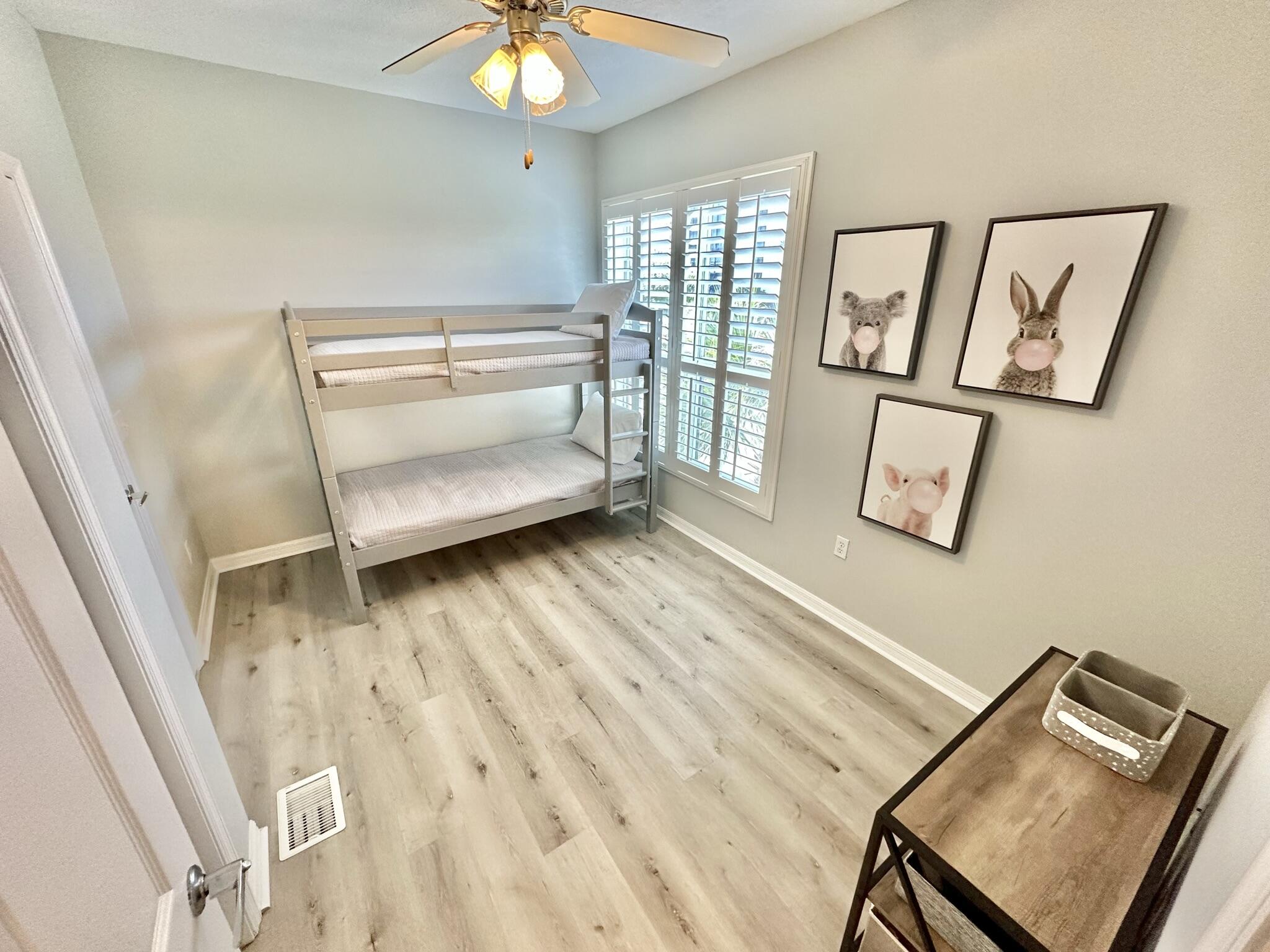 BEACH POINTE T/H REPLAT LOT 1 BLK 8 - Residential