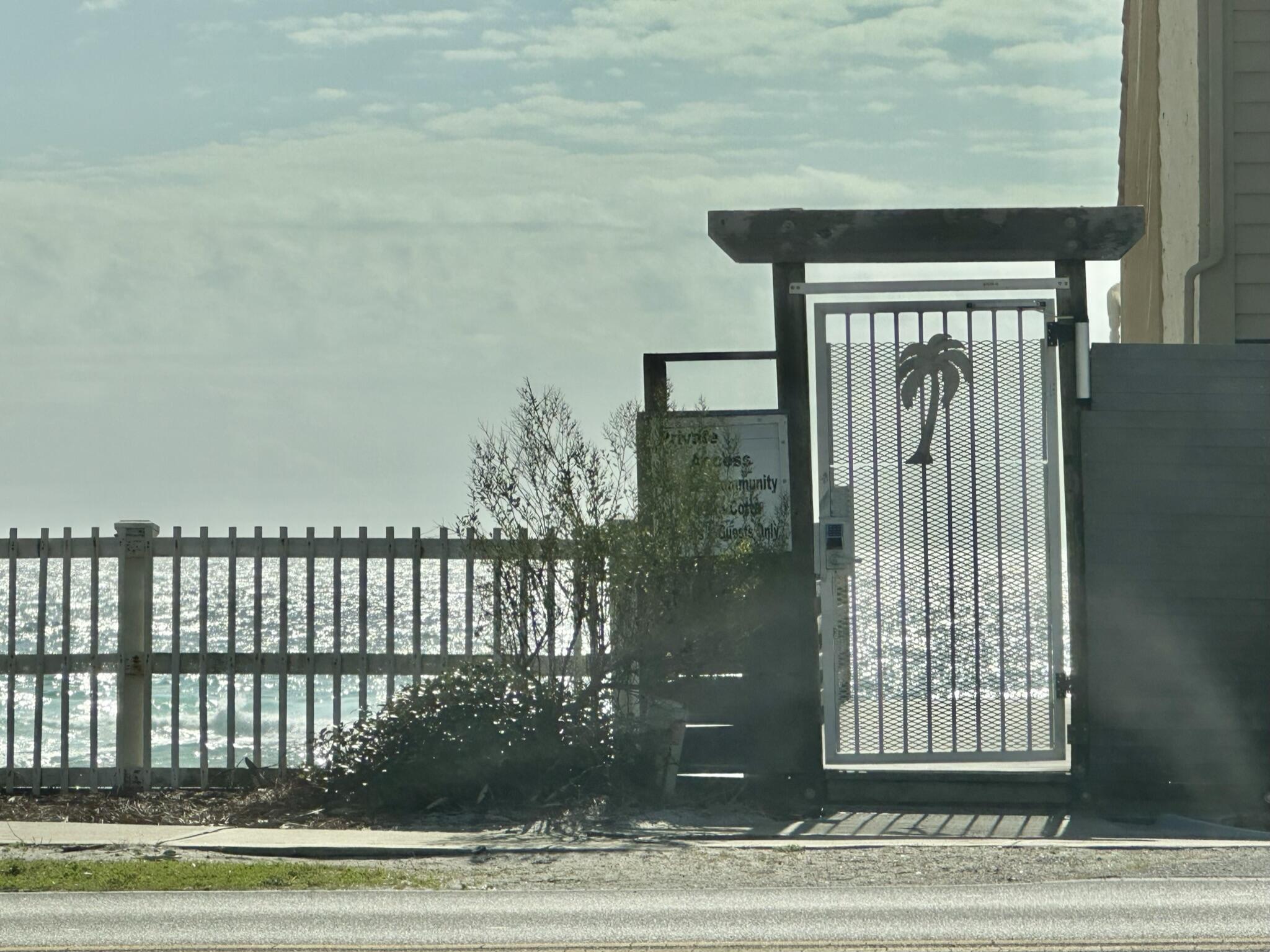 BEACH POINTE T/H REPLAT LOT 1 BLK 8 - Residential