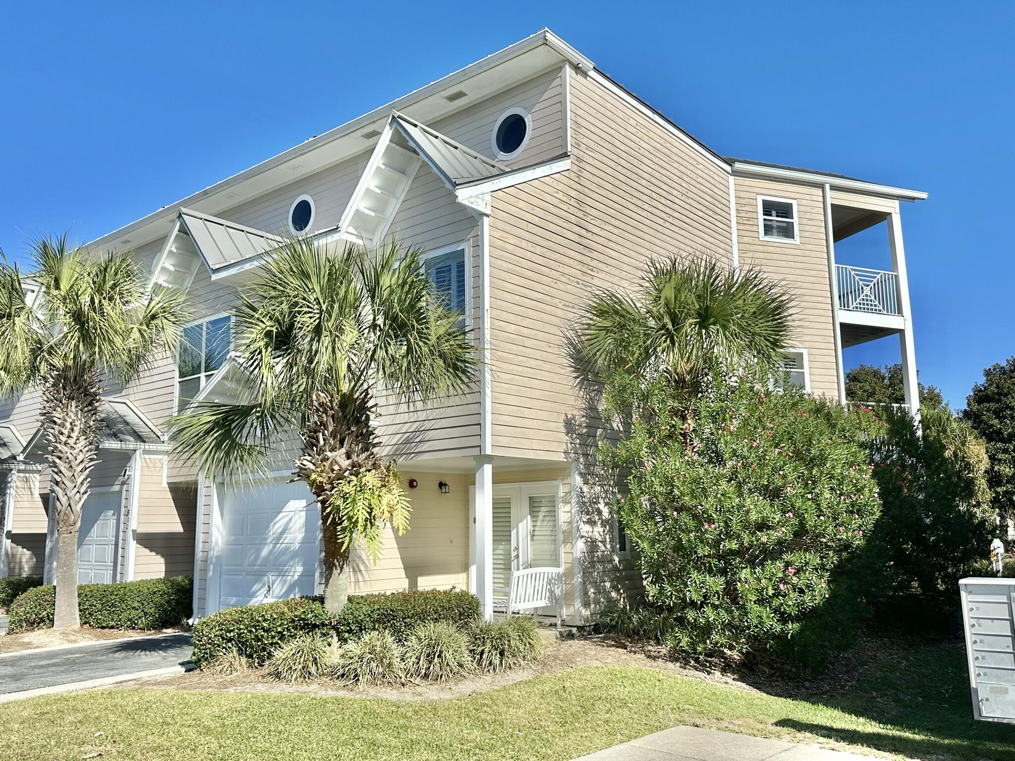 BEACH POINTE T/H REPLAT LOT 1 BLK 8 - Residential