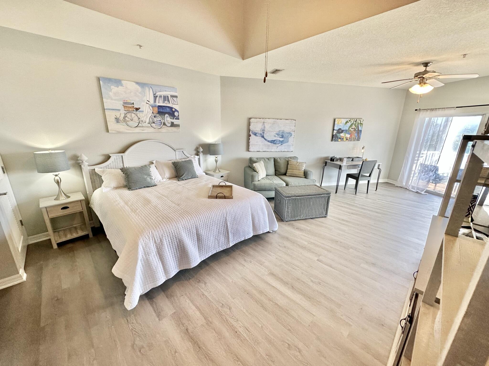 BEACH POINTE T/H REPLAT LOT 1 BLK 8 - Residential