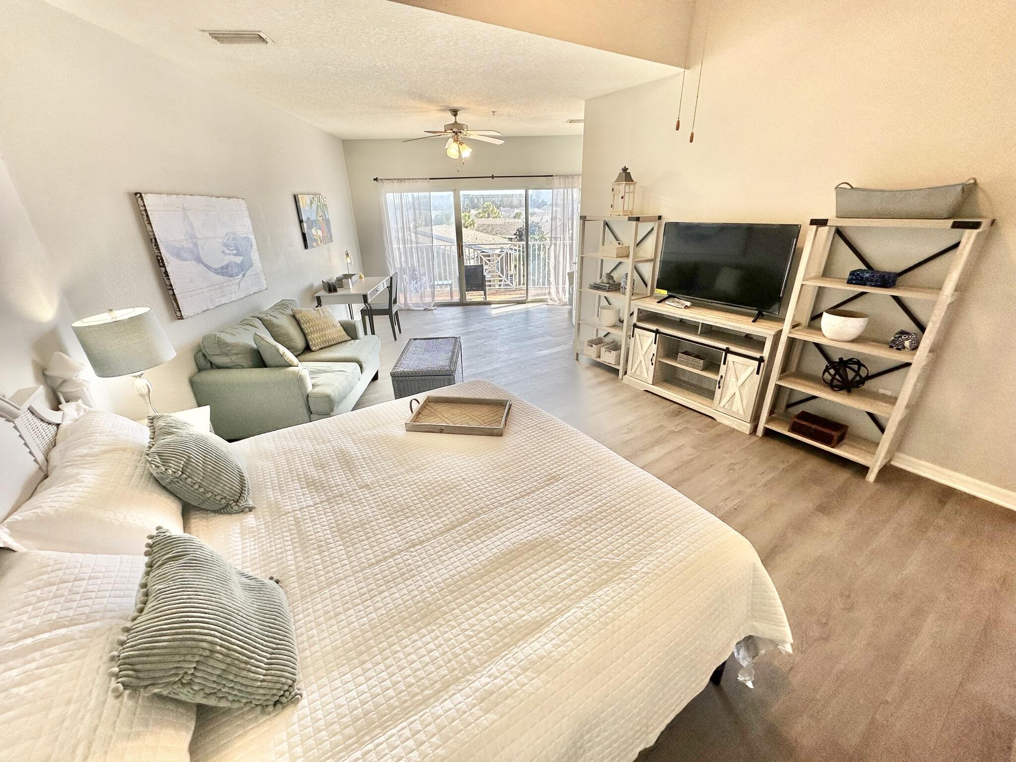 BEACH POINTE T/H REPLAT LOT 1 BLK 8 - Residential