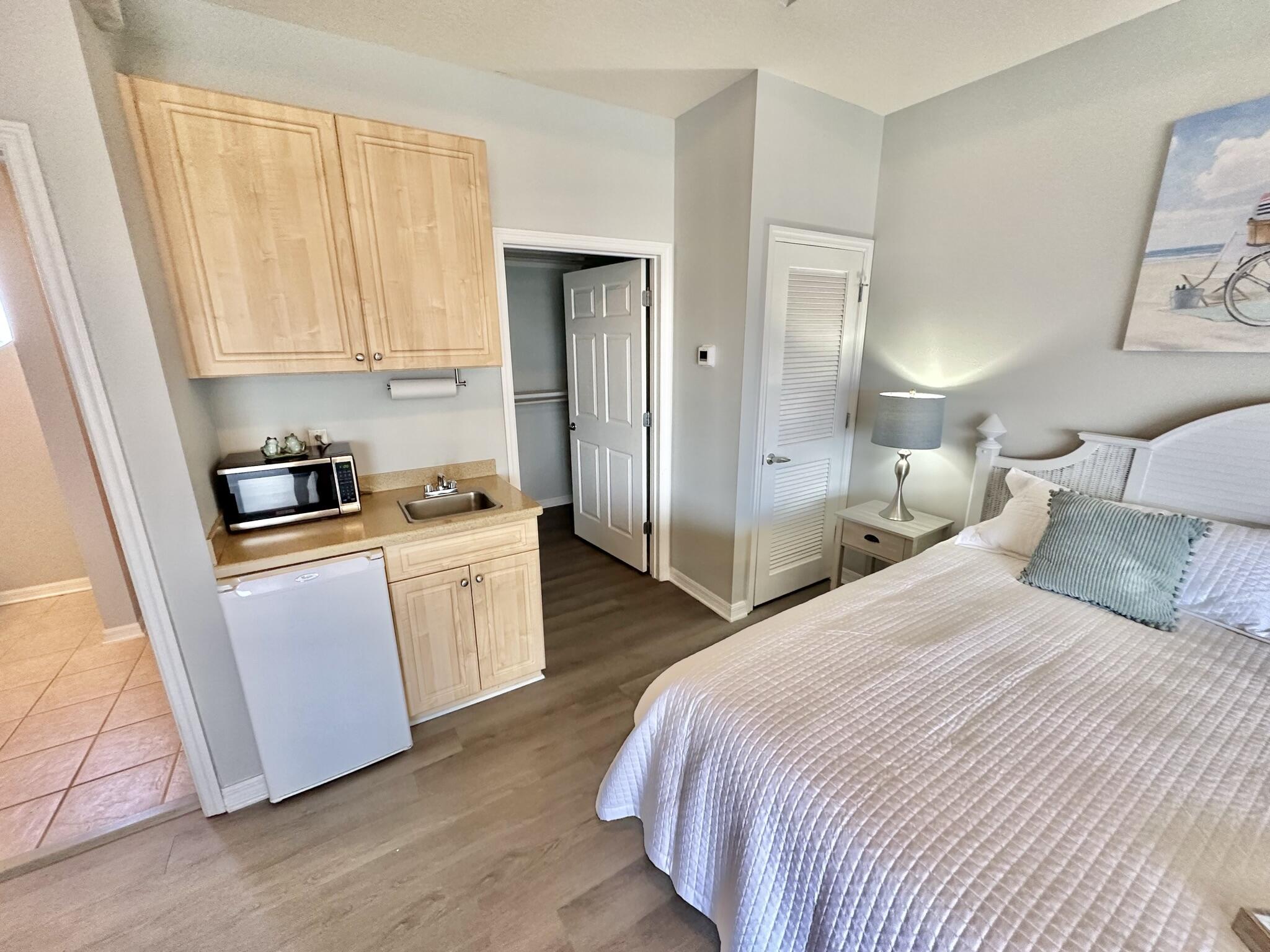 BEACH POINTE T/H REPLAT LOT 1 BLK 8 - Residential