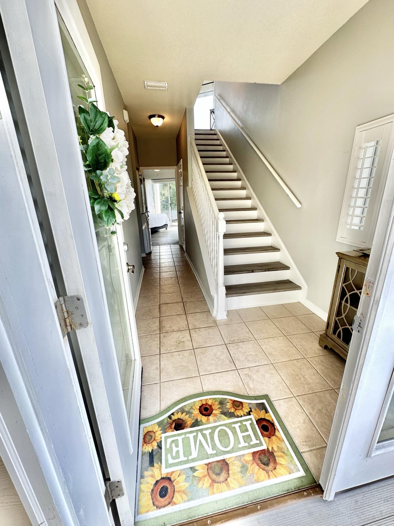 BEACH POINTE T/H REPLAT LOT 1 BLK 8 - Residential