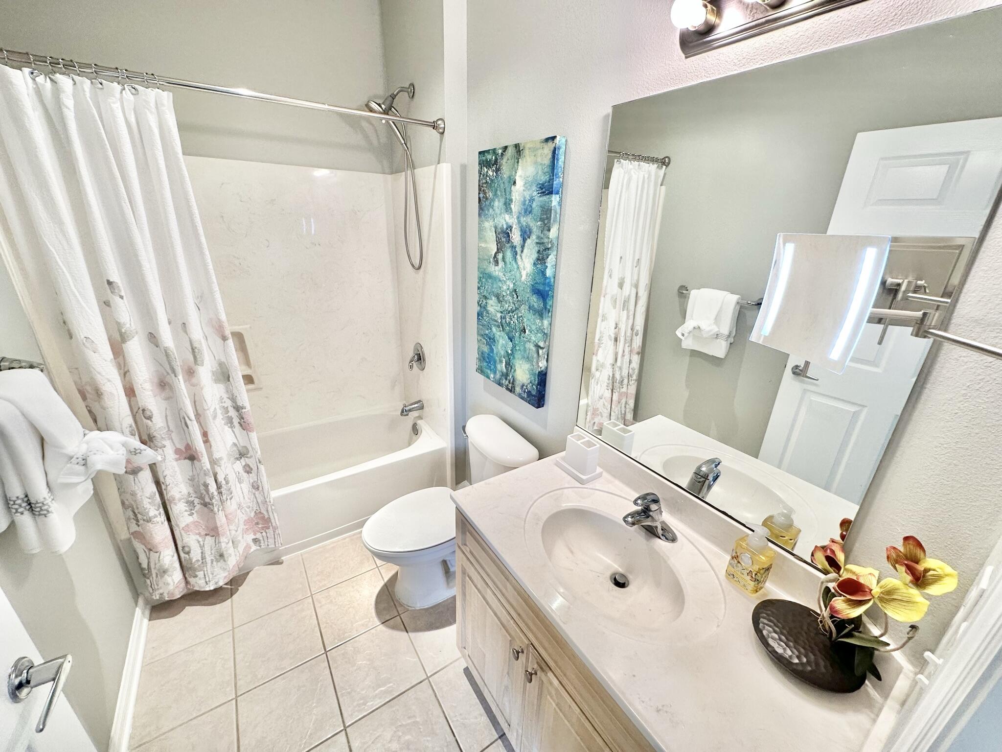 BEACH POINTE T/H REPLAT LOT 1 BLK 8 - Residential