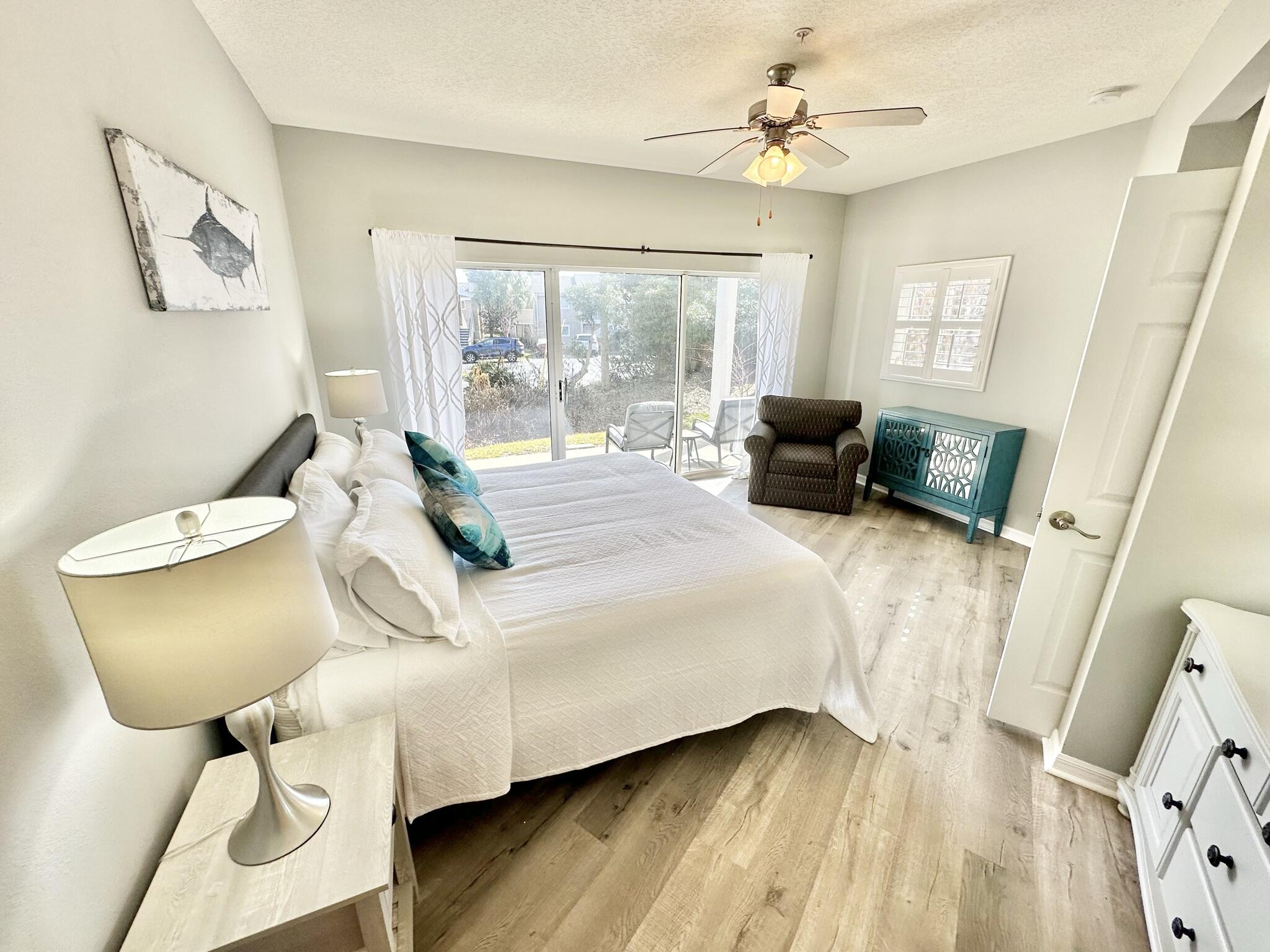 BEACH POINTE T/H REPLAT LOT 1 BLK 8 - Residential