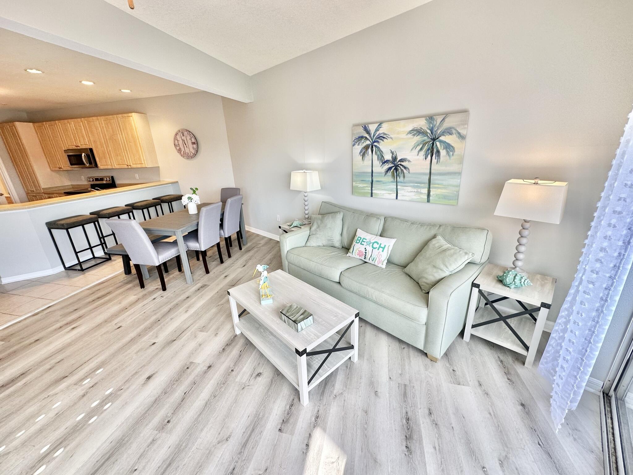 BEACH POINTE T/H REPLAT LOT 1 BLK 8 - Residential