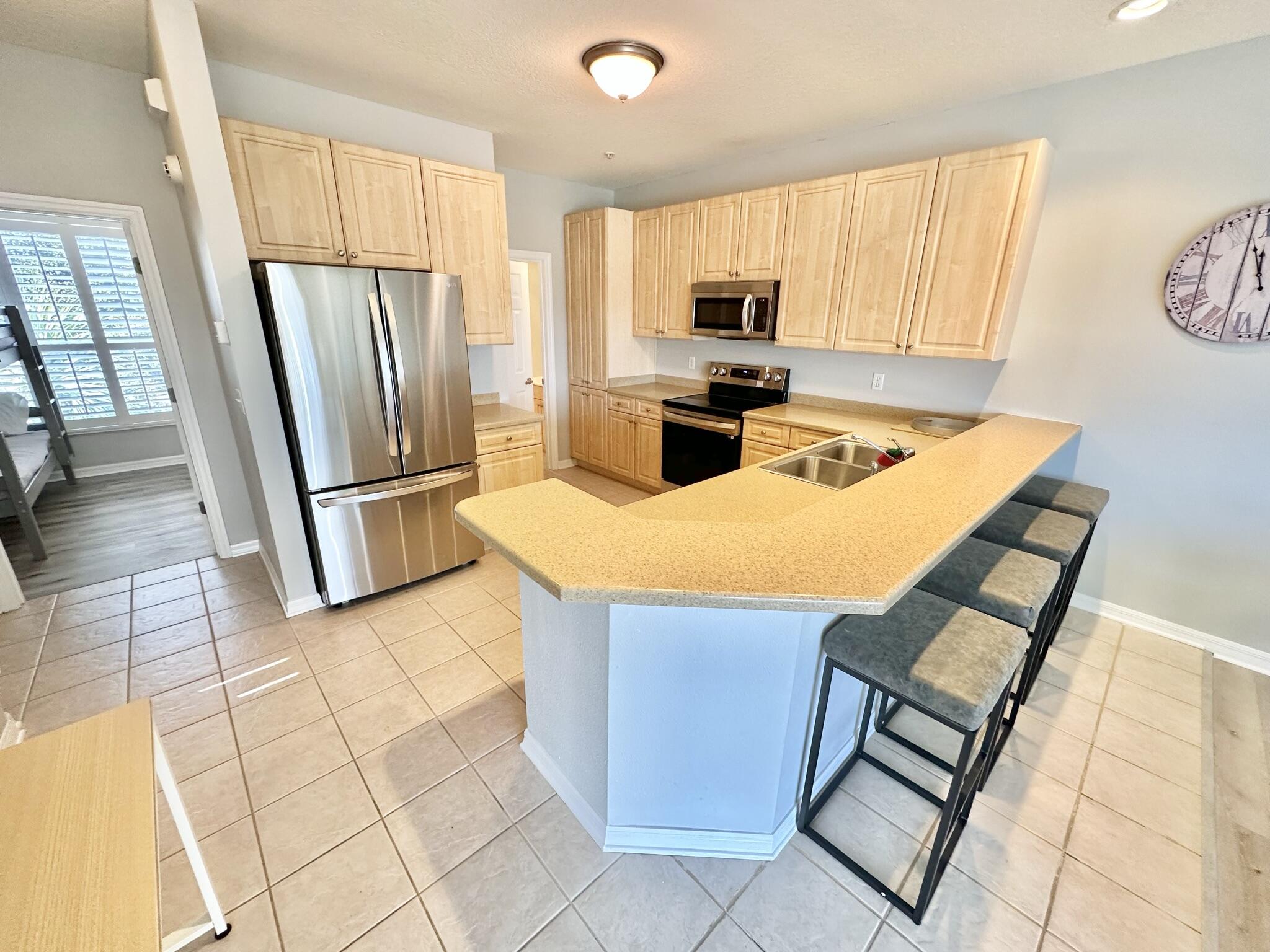 BEACH POINTE T/H REPLAT LOT 1 BLK 8 - Residential