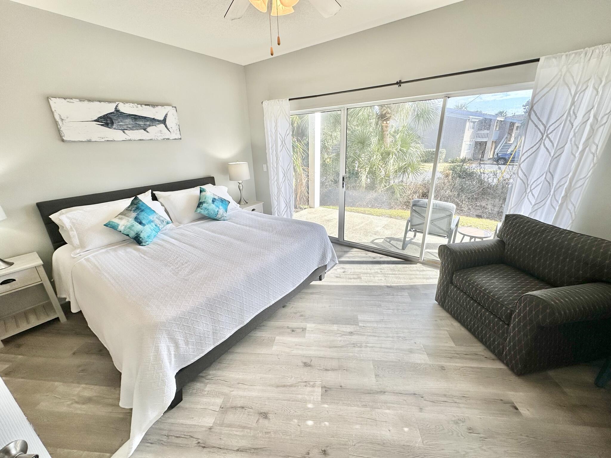 BEACH POINTE T/H REPLAT LOT 1 BLK 8 - Residential