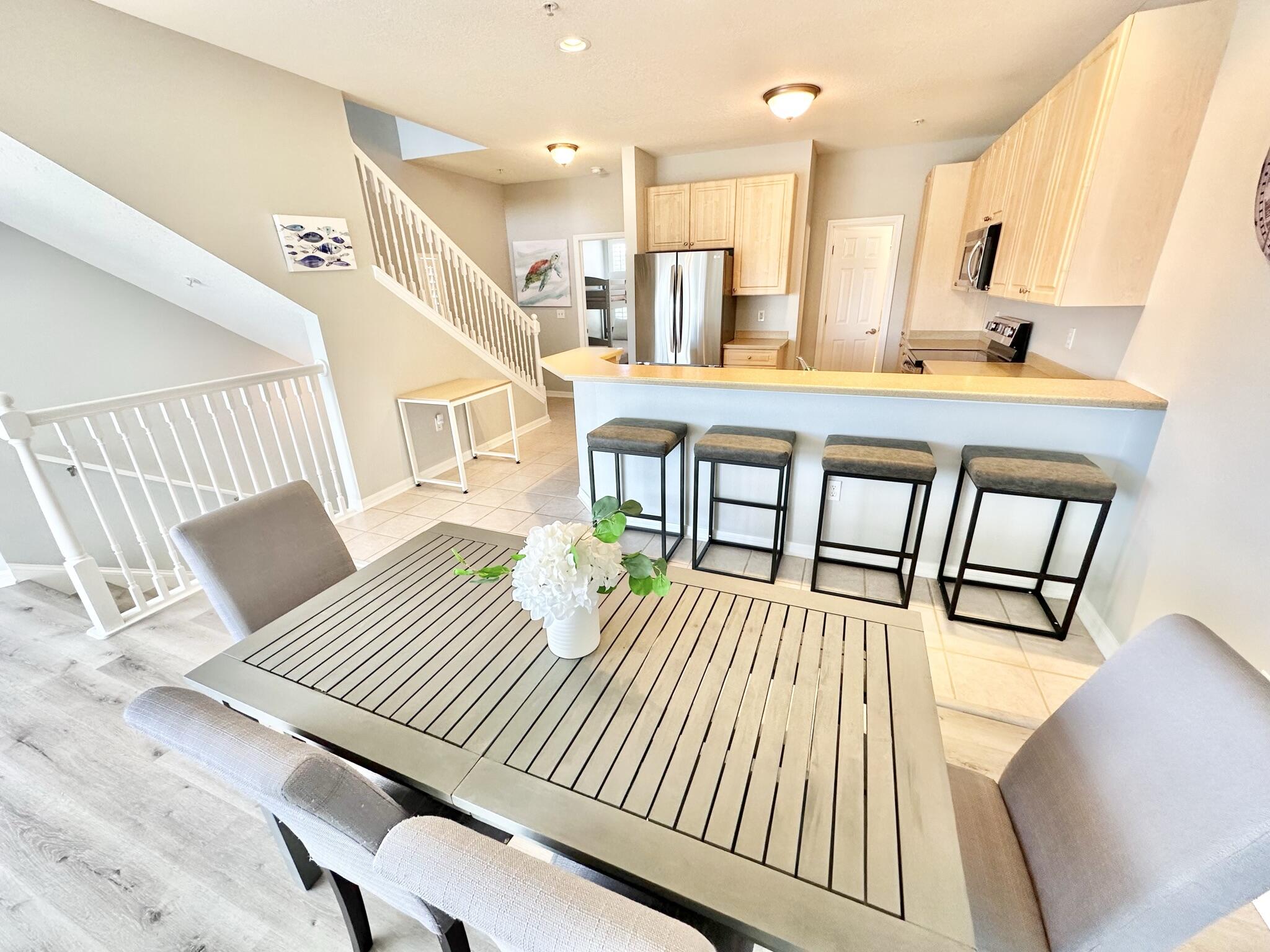 BEACH POINTE T/H REPLAT LOT 1 BLK 8 - Residential