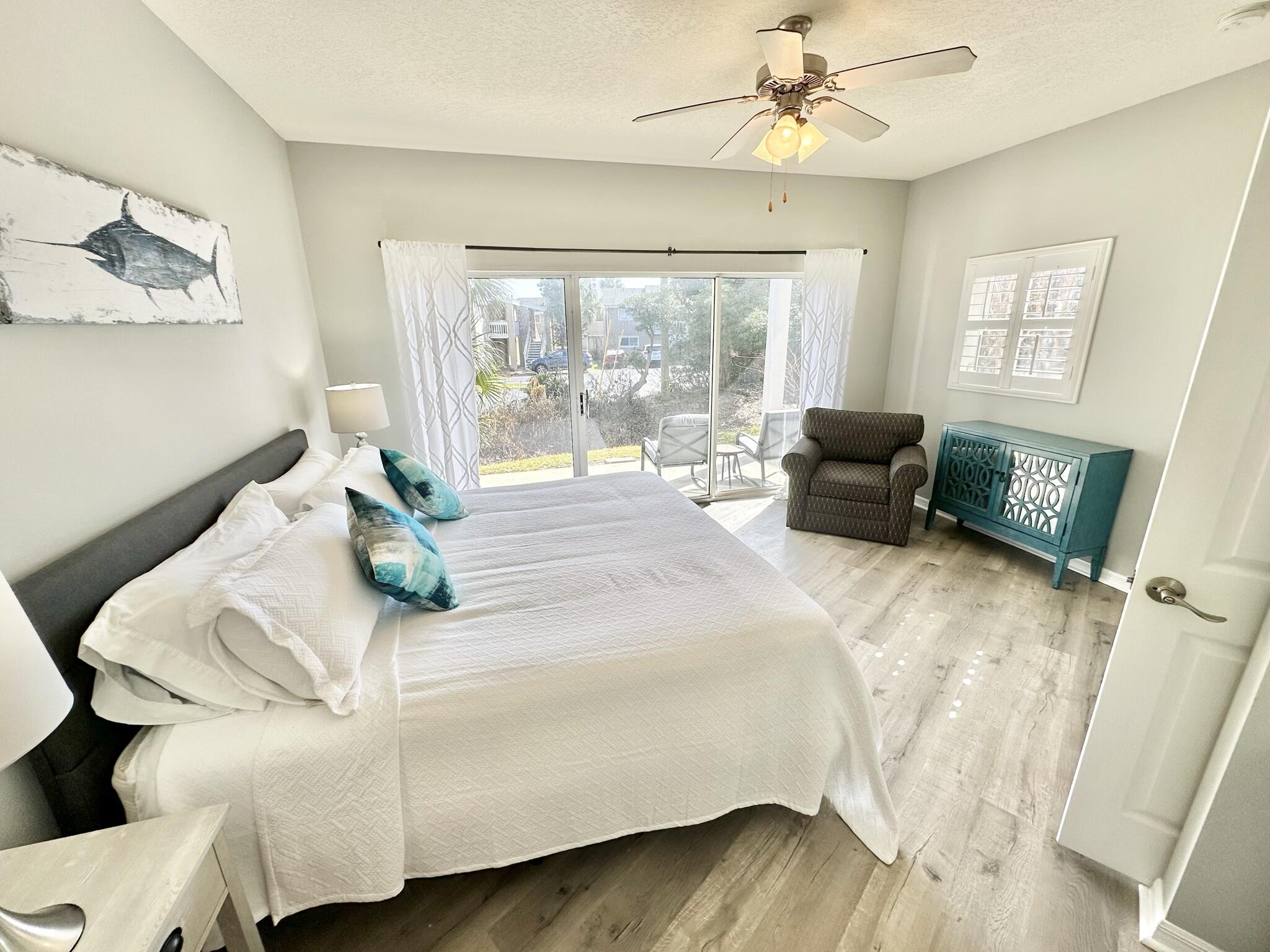 BEACH POINTE T/H REPLAT LOT 1 BLK 8 - Residential