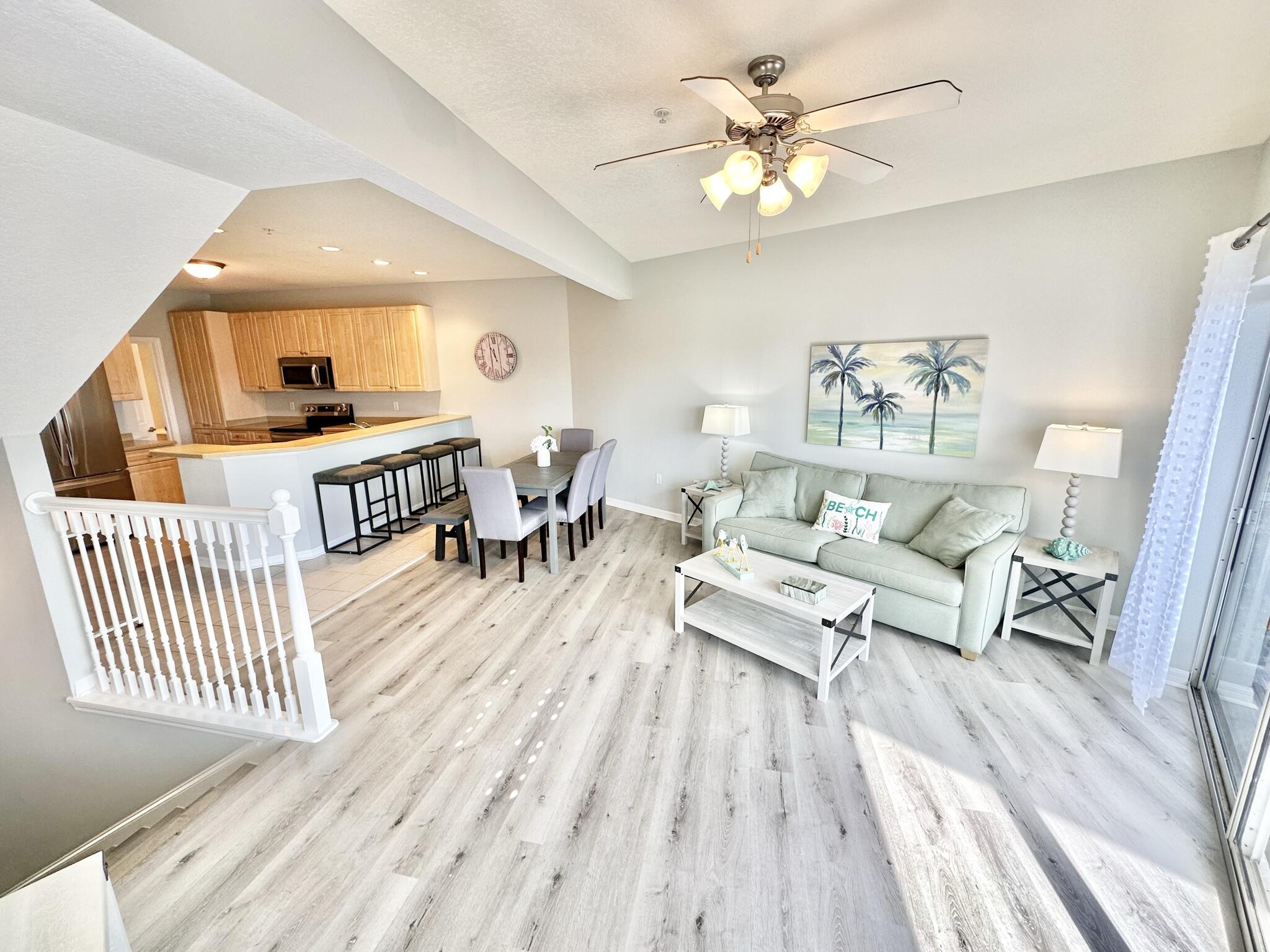 BEACH POINTE T/H REPLAT LOT 1 BLK 8 - Residential