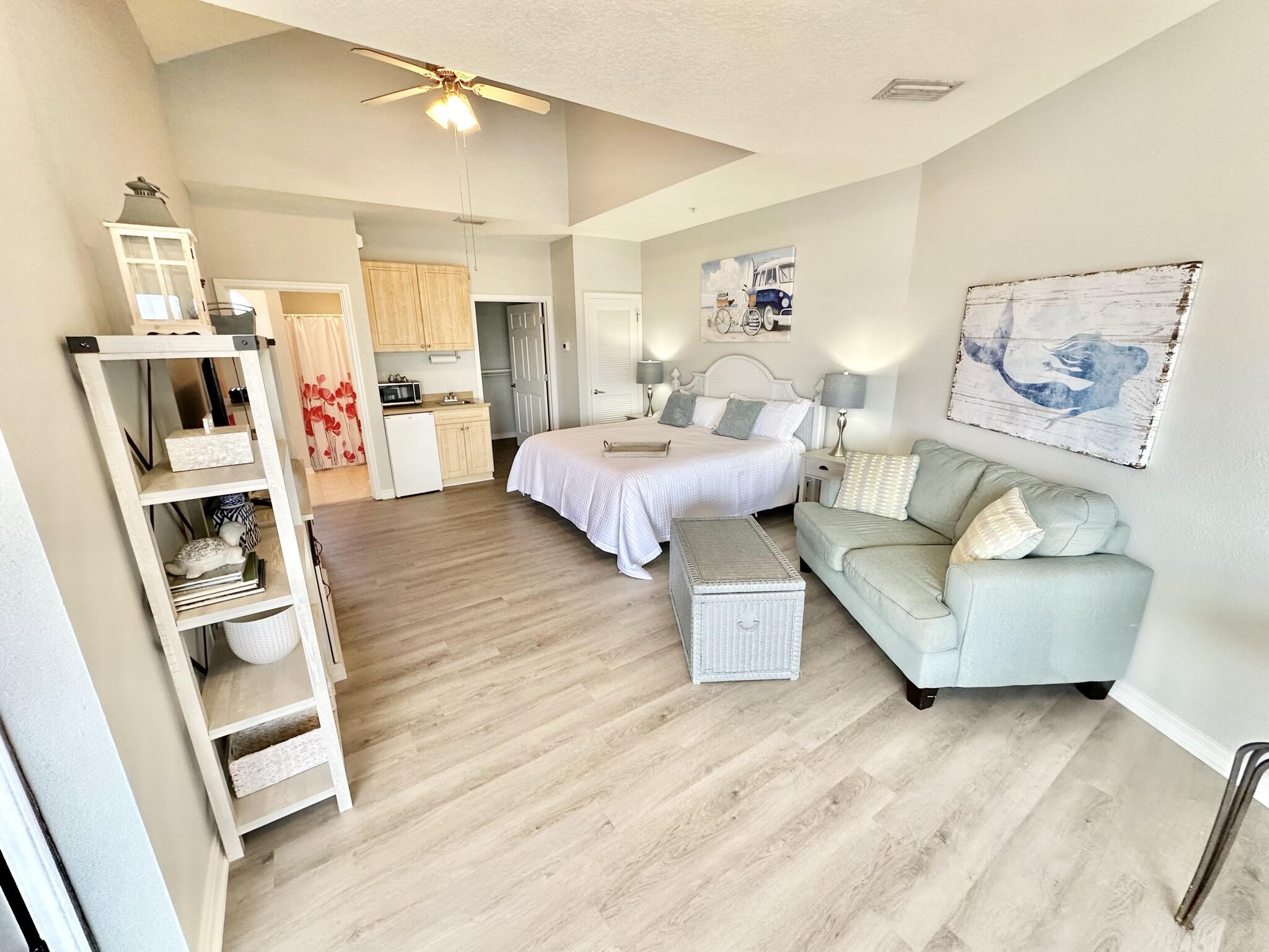 BEACH POINTE T/H REPLAT LOT 1 BLK 8 - Residential