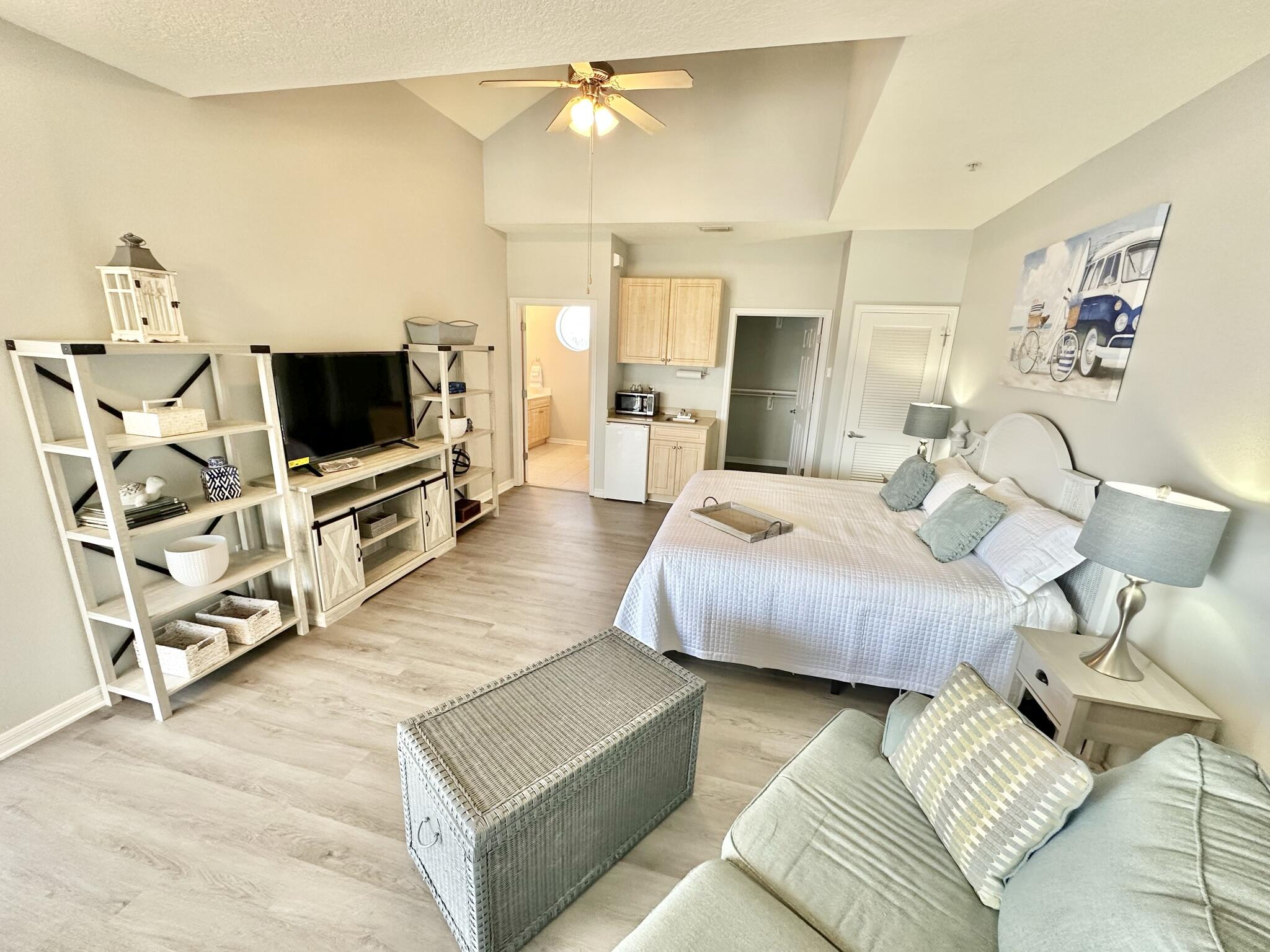 BEACH POINTE T/H REPLAT LOT 1 BLK 8 - Residential