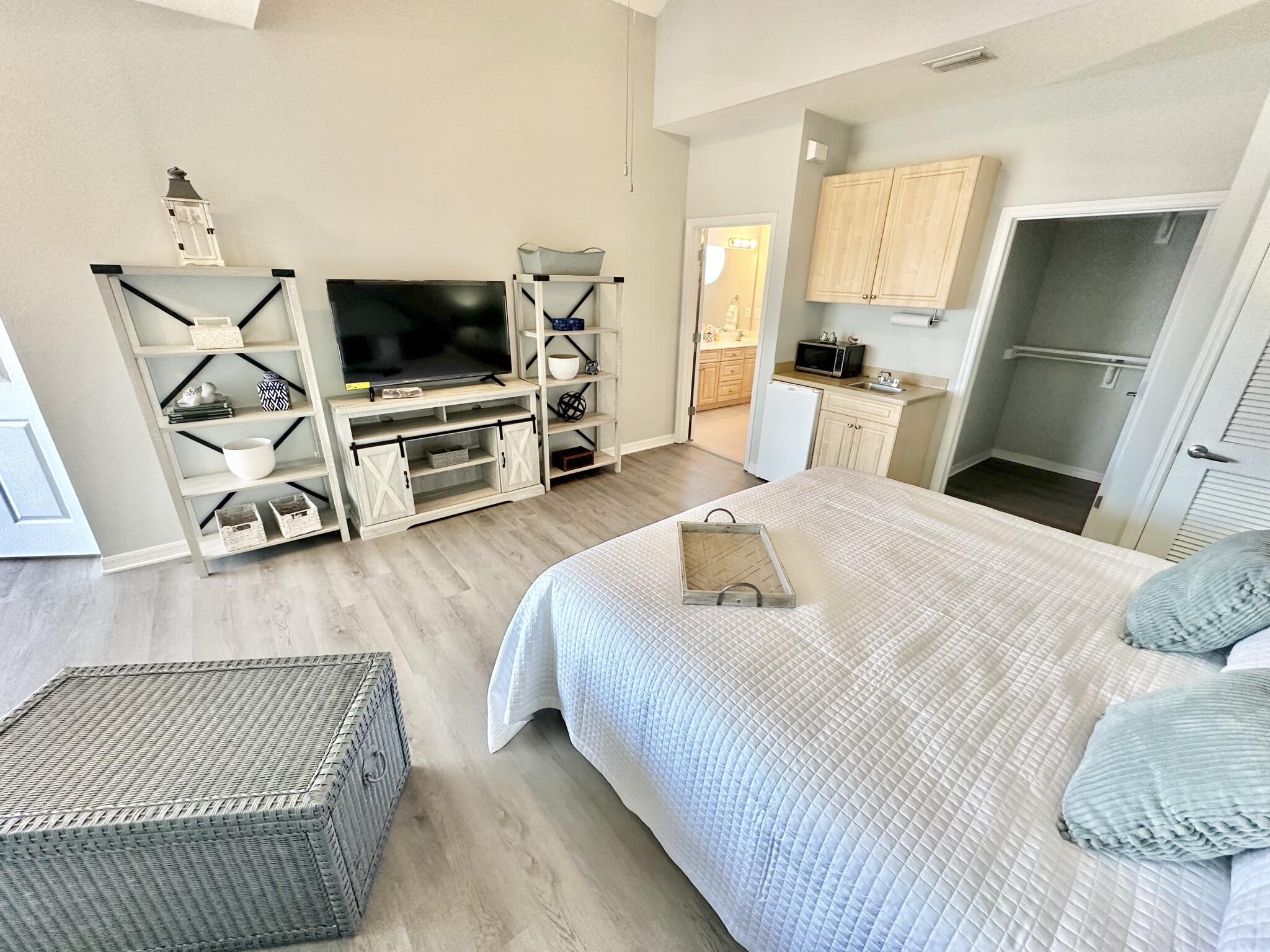 BEACH POINTE T/H REPLAT LOT 1 BLK 8 - Residential