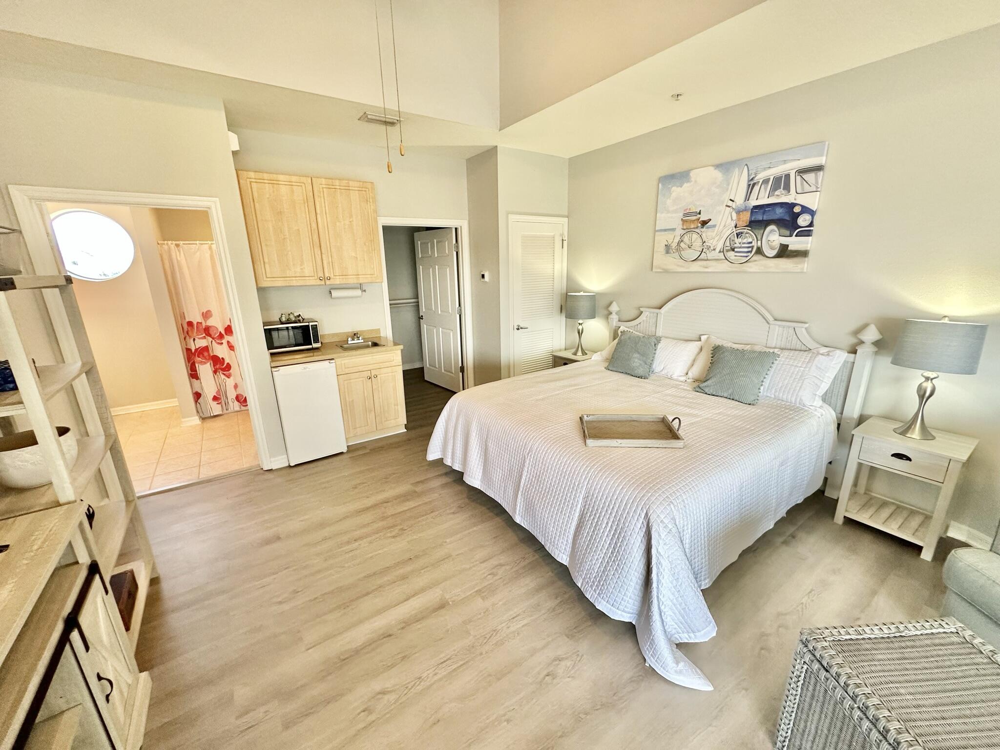 BEACH POINTE T/H REPLAT LOT 1 BLK 8 - Residential