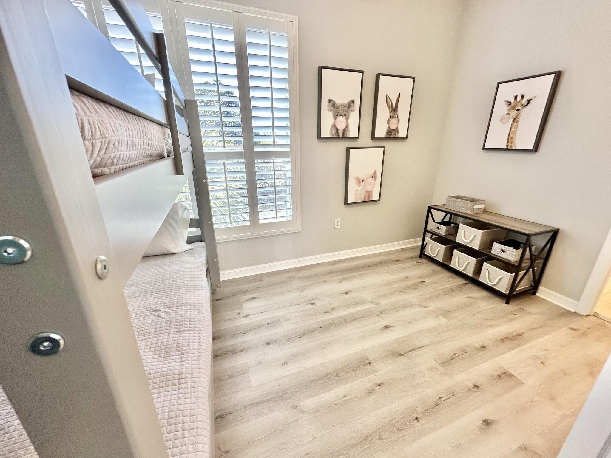 BEACH POINTE T/H REPLAT LOT 1 BLK 8 - Residential