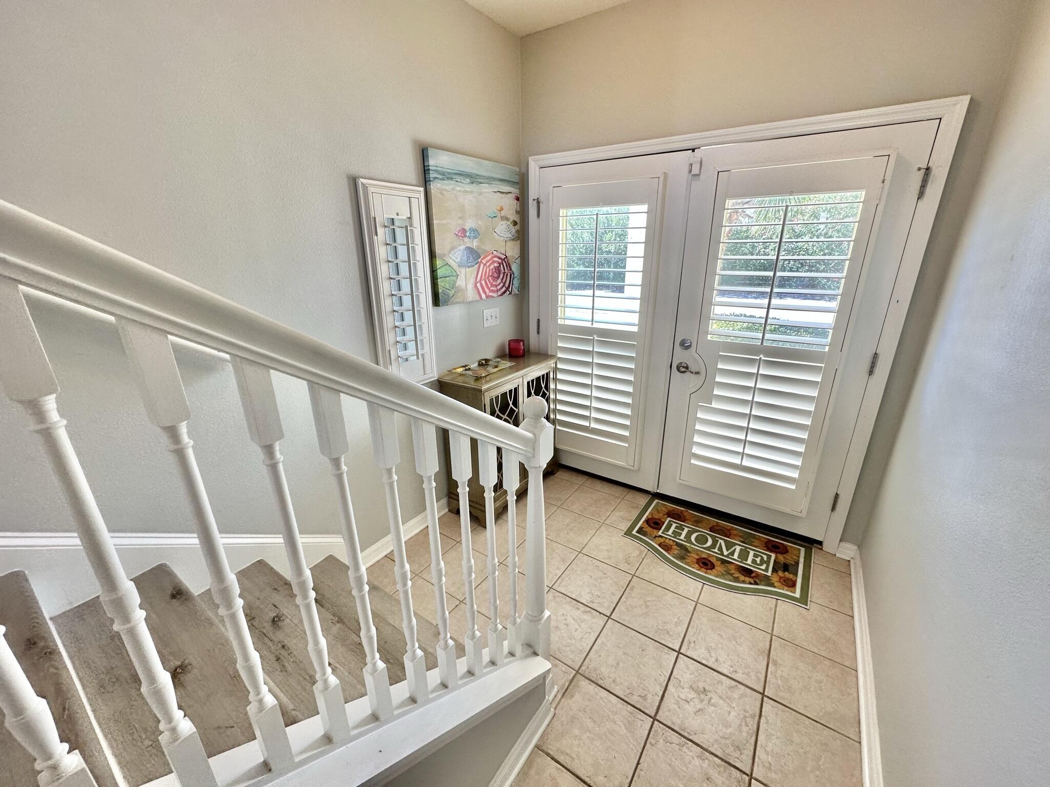 BEACH POINTE T/H REPLAT LOT 1 BLK 8 - Residential