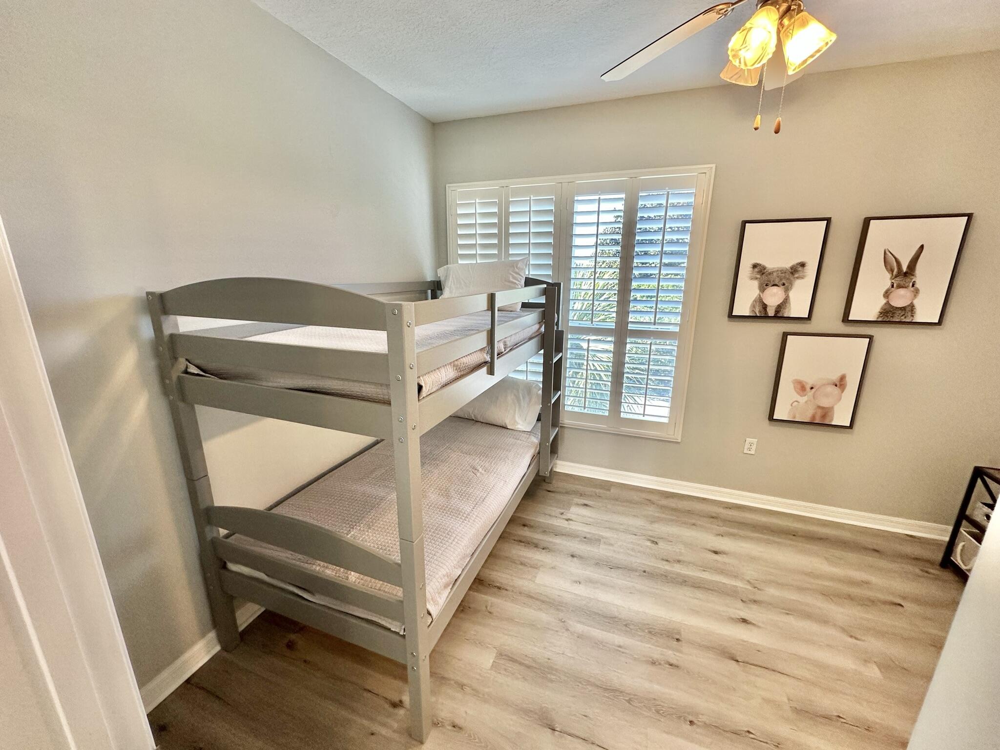 BEACH POINTE T/H REPLAT LOT 1 BLK 8 - Residential