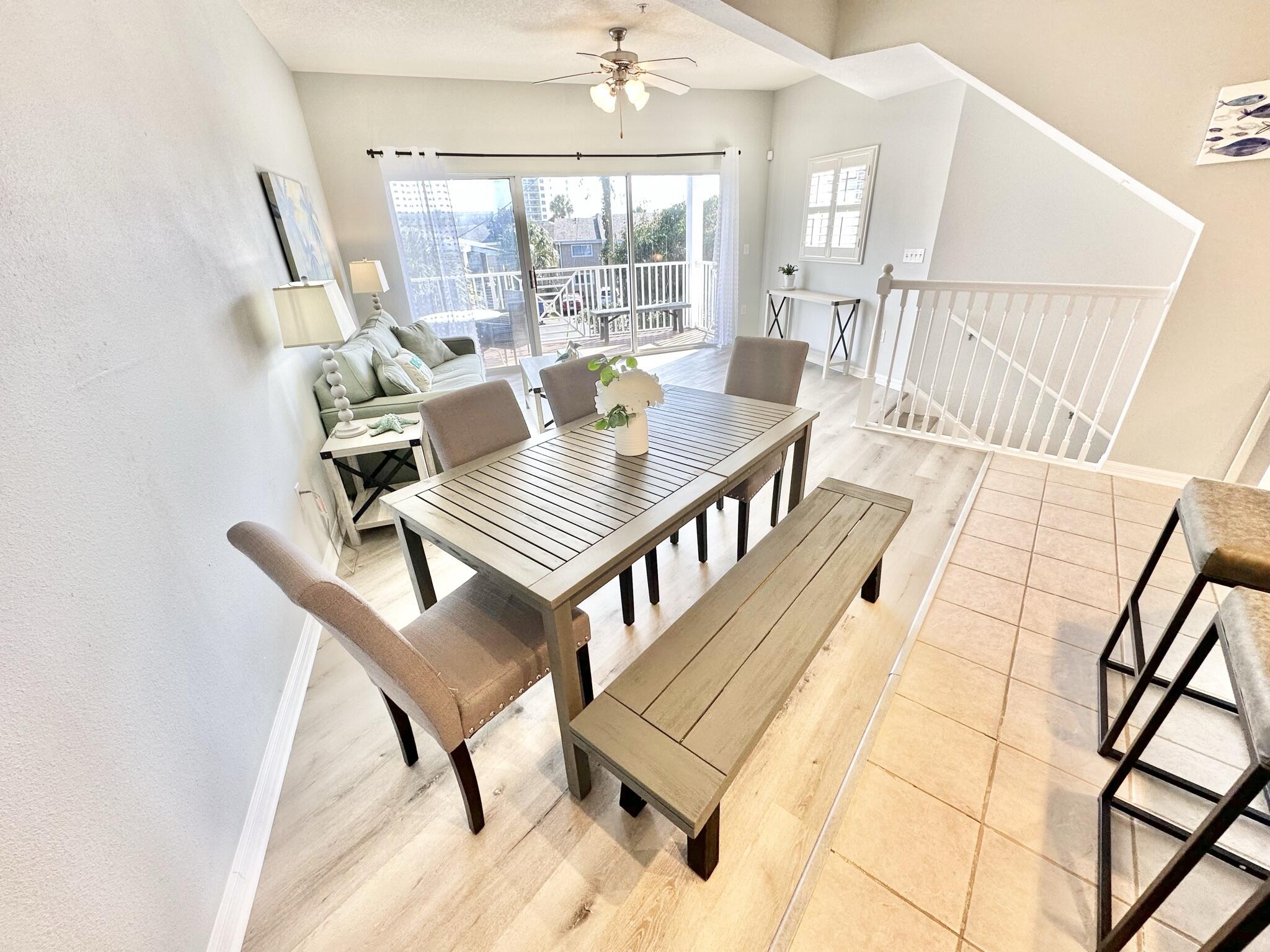 BEACH POINTE T/H REPLAT LOT 1 BLK 8 - Residential