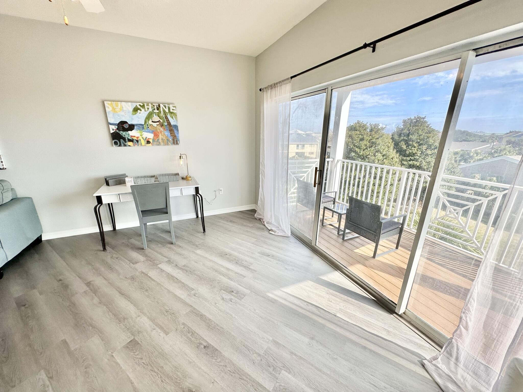 BEACH POINTE T/H REPLAT LOT 1 BLK 8 - Residential