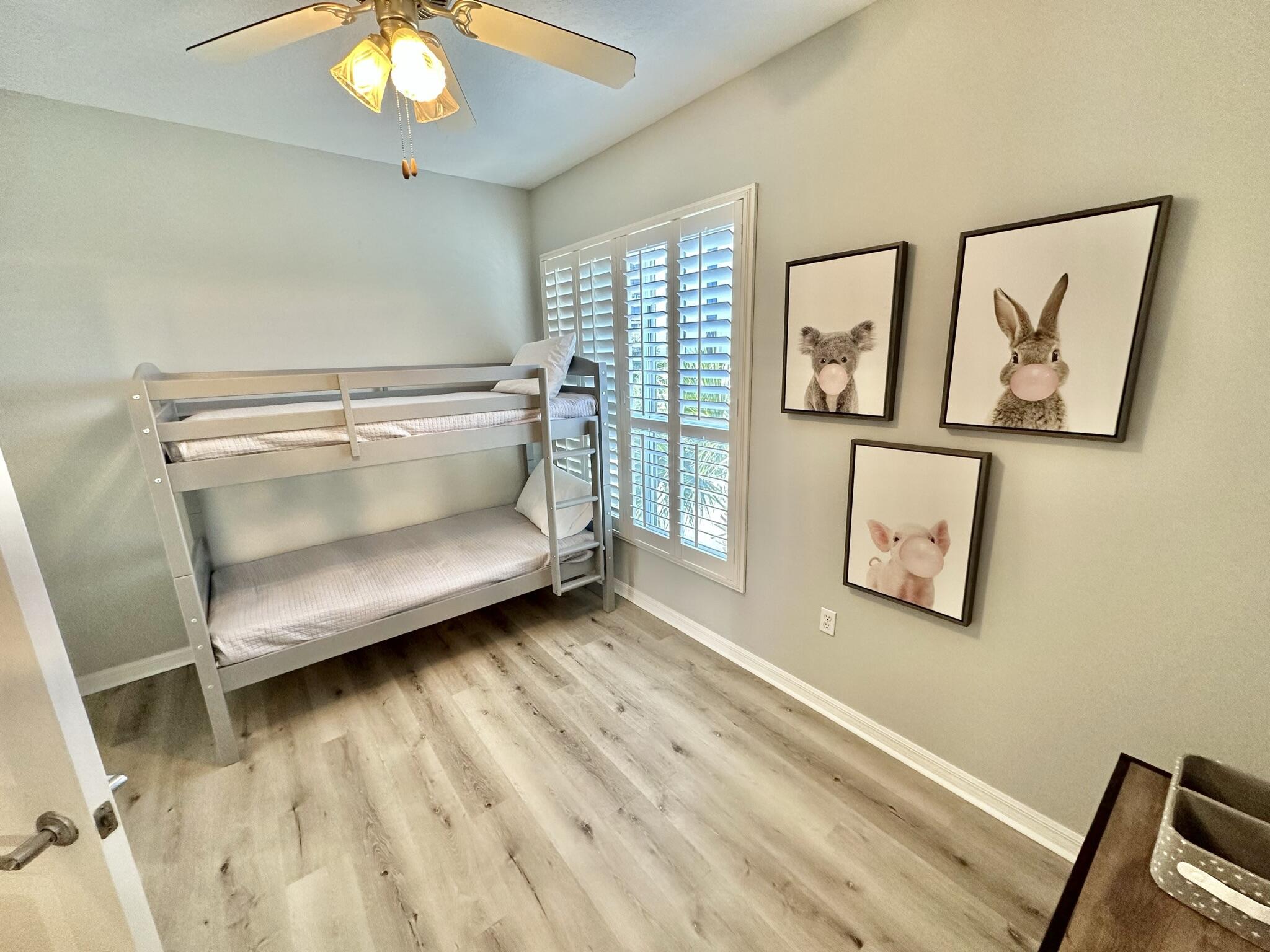 BEACH POINTE T/H REPLAT LOT 1 BLK 8 - Residential