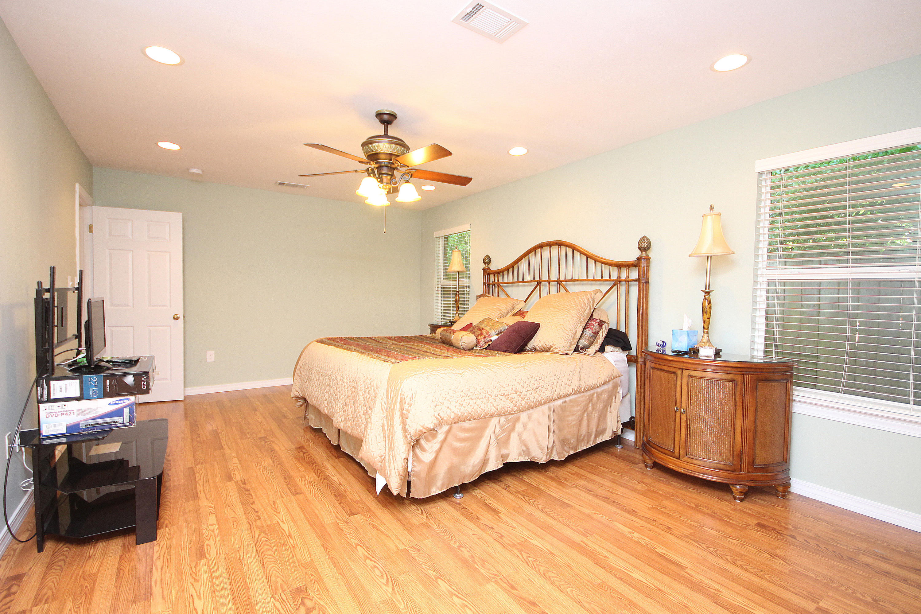 FOREST MANOR - Residential