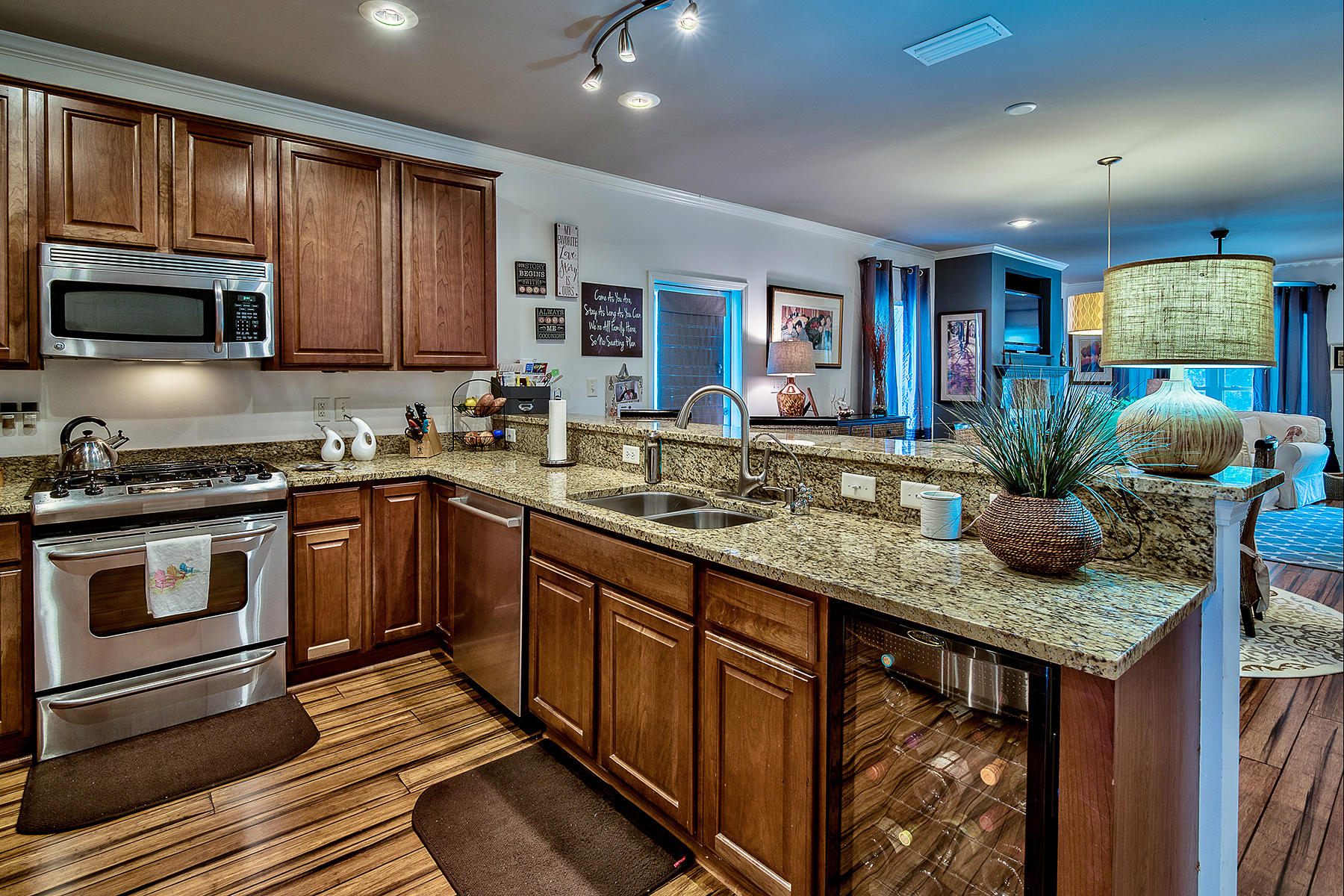 MAGNOLIA BEACH - Residential