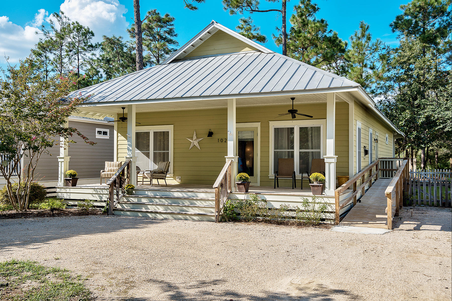 MAGNOLIA BEACH - Residential