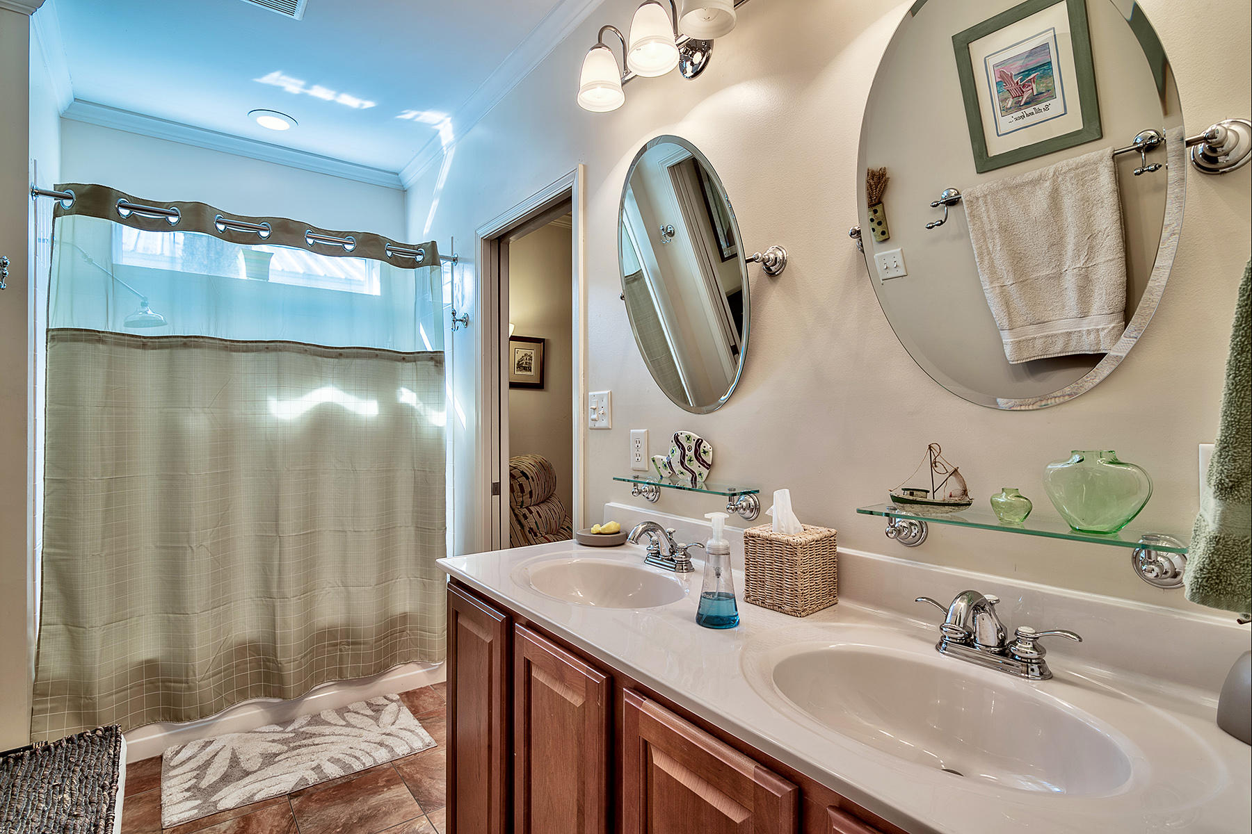 MAGNOLIA BEACH - Residential