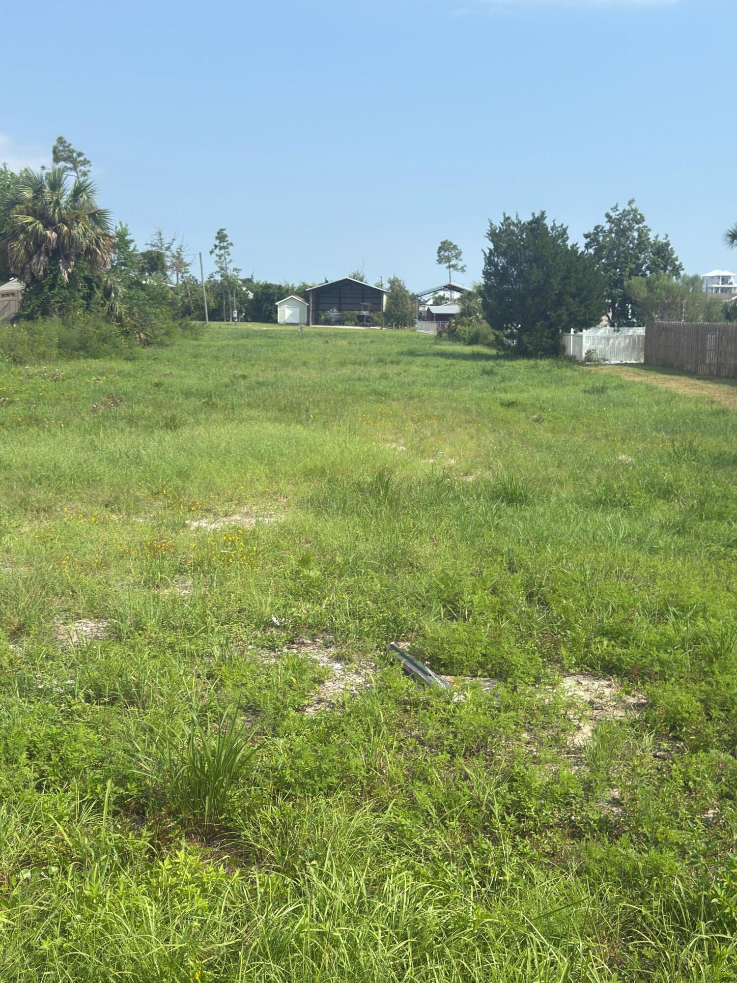 NO RECORDED SUBDIVISION - Land
