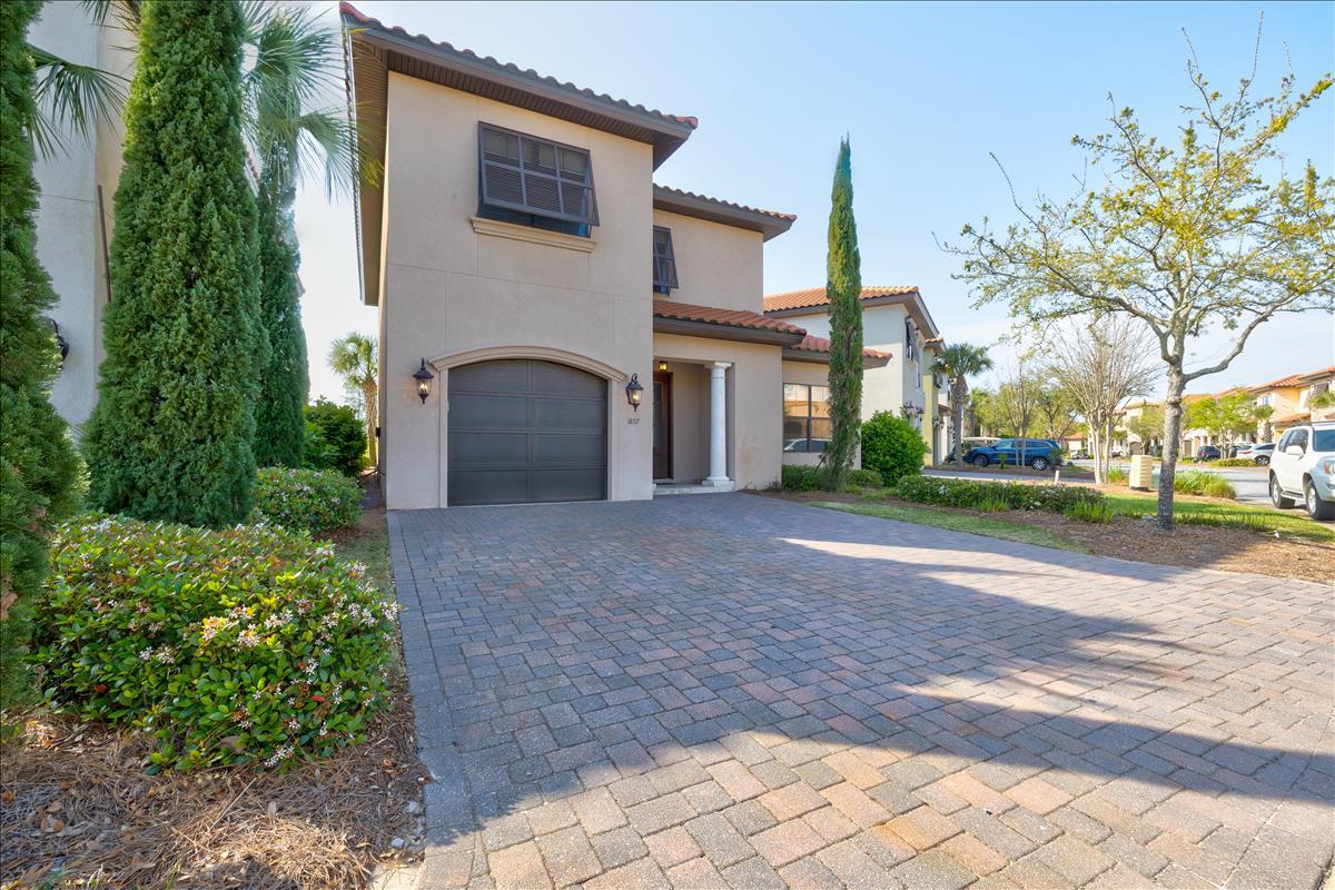 VILLA LAGO - Residential