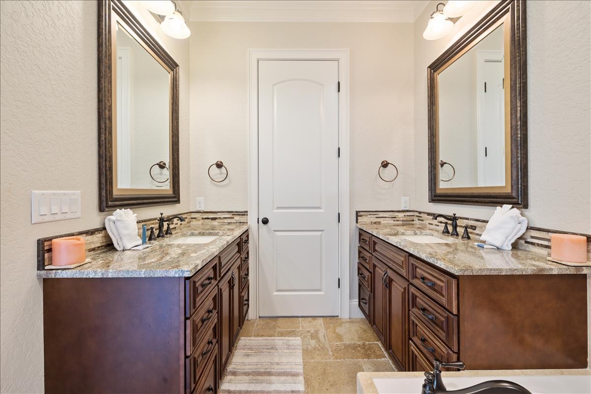 VILLA LAGO - Residential